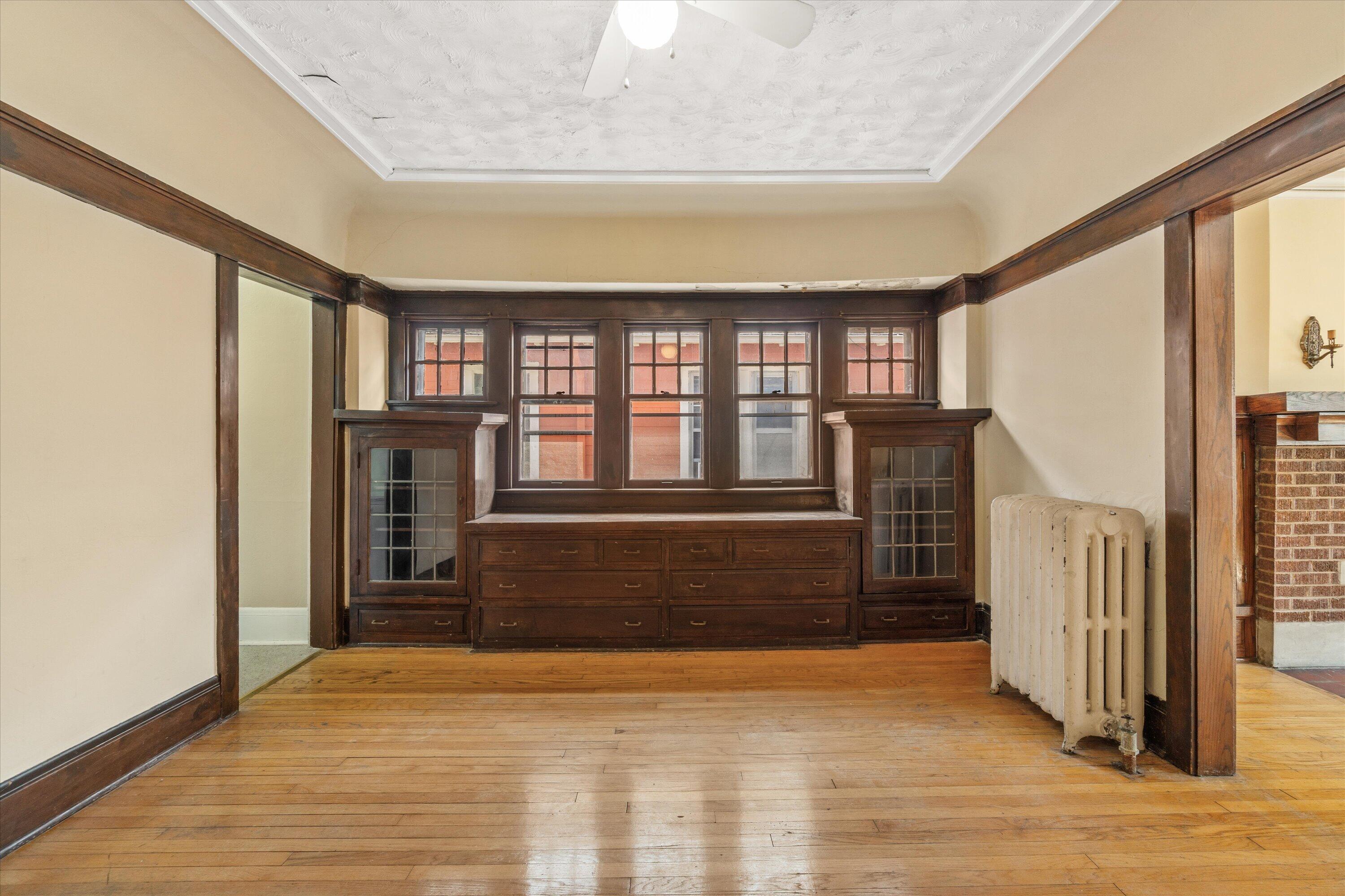 2960 N Maryland Ave Unit: 2962