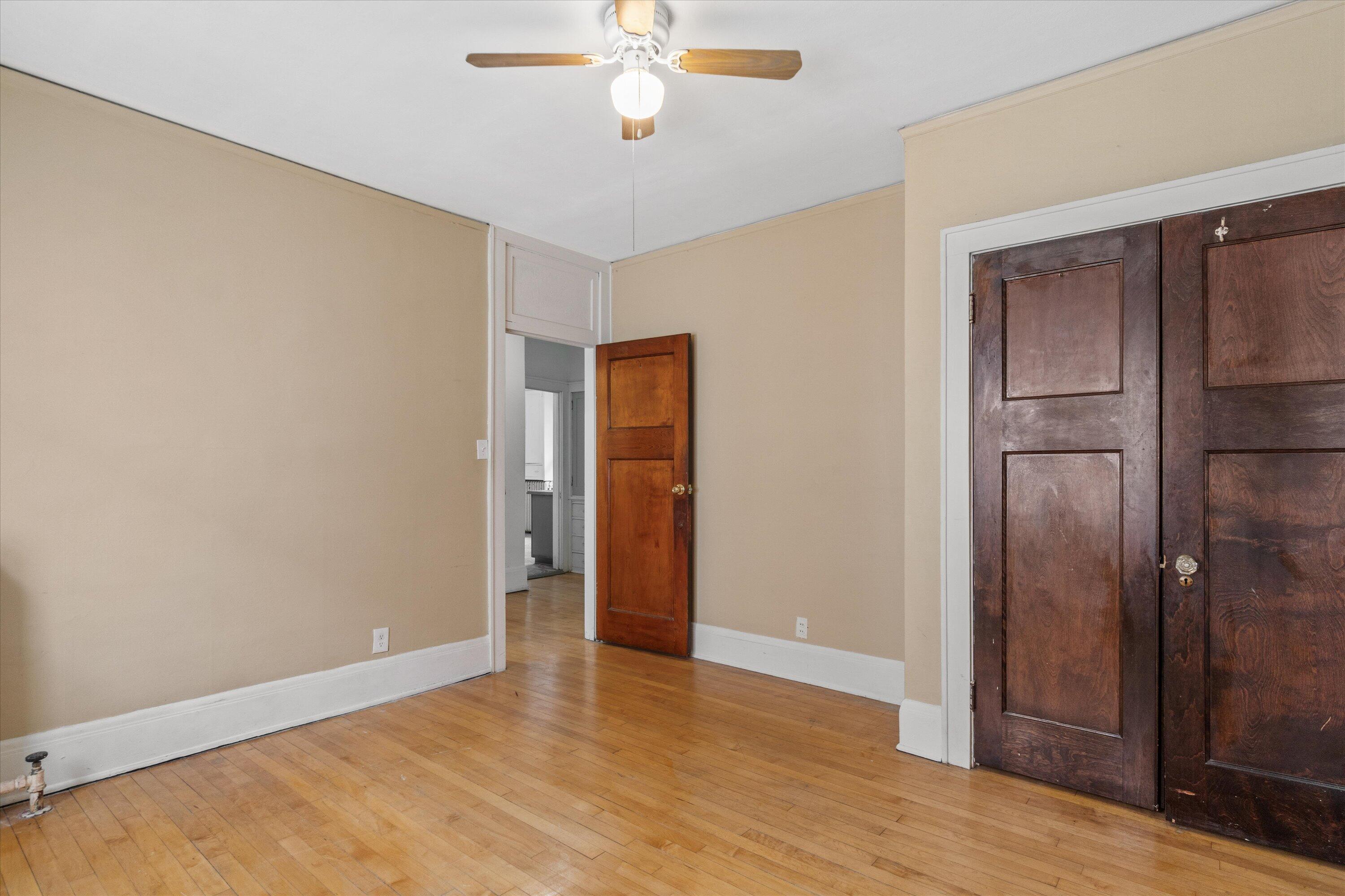 2960 N Maryland Ave Unit: 2962
