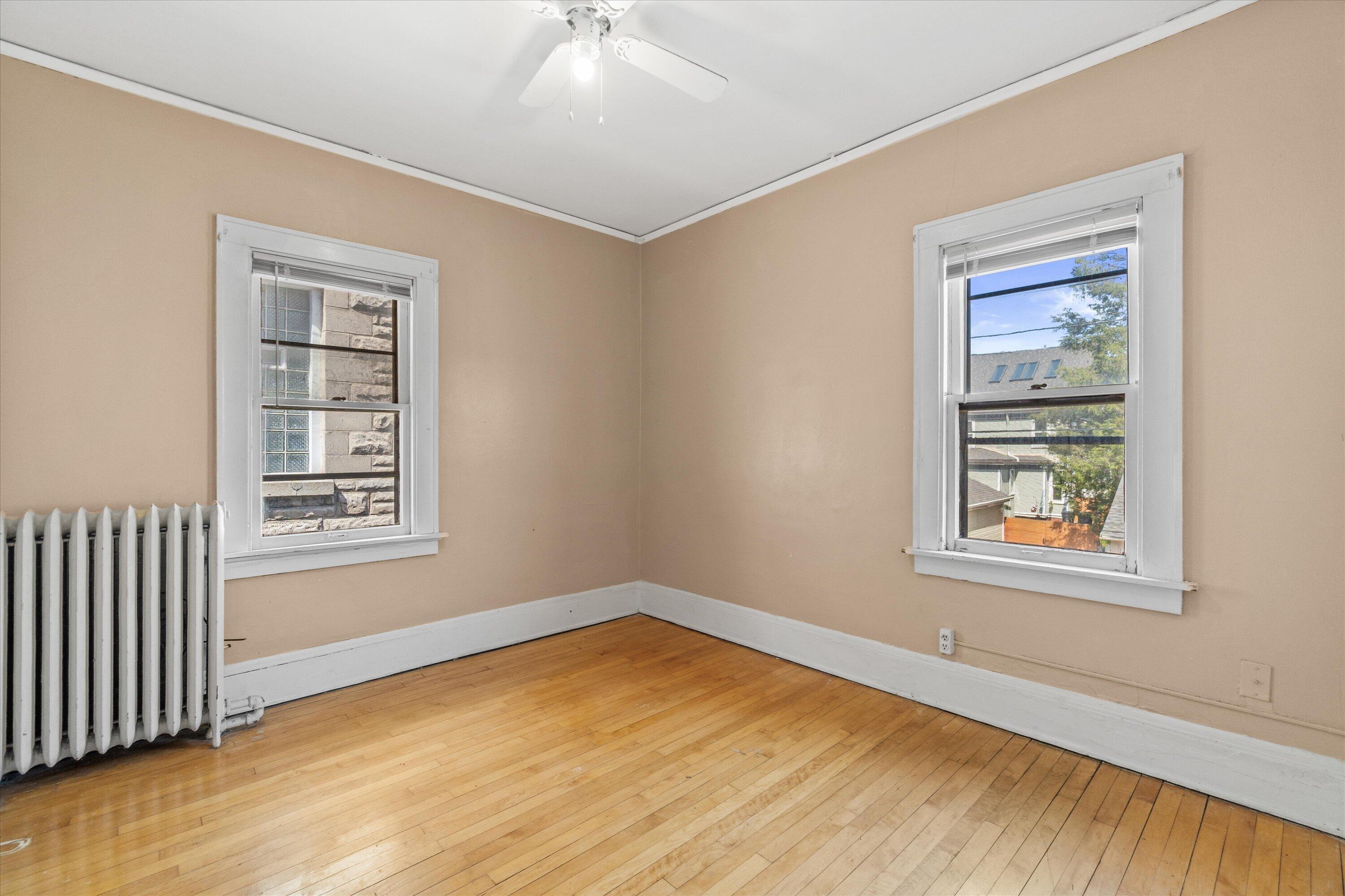 2960 N Maryland Ave Unit: 2962