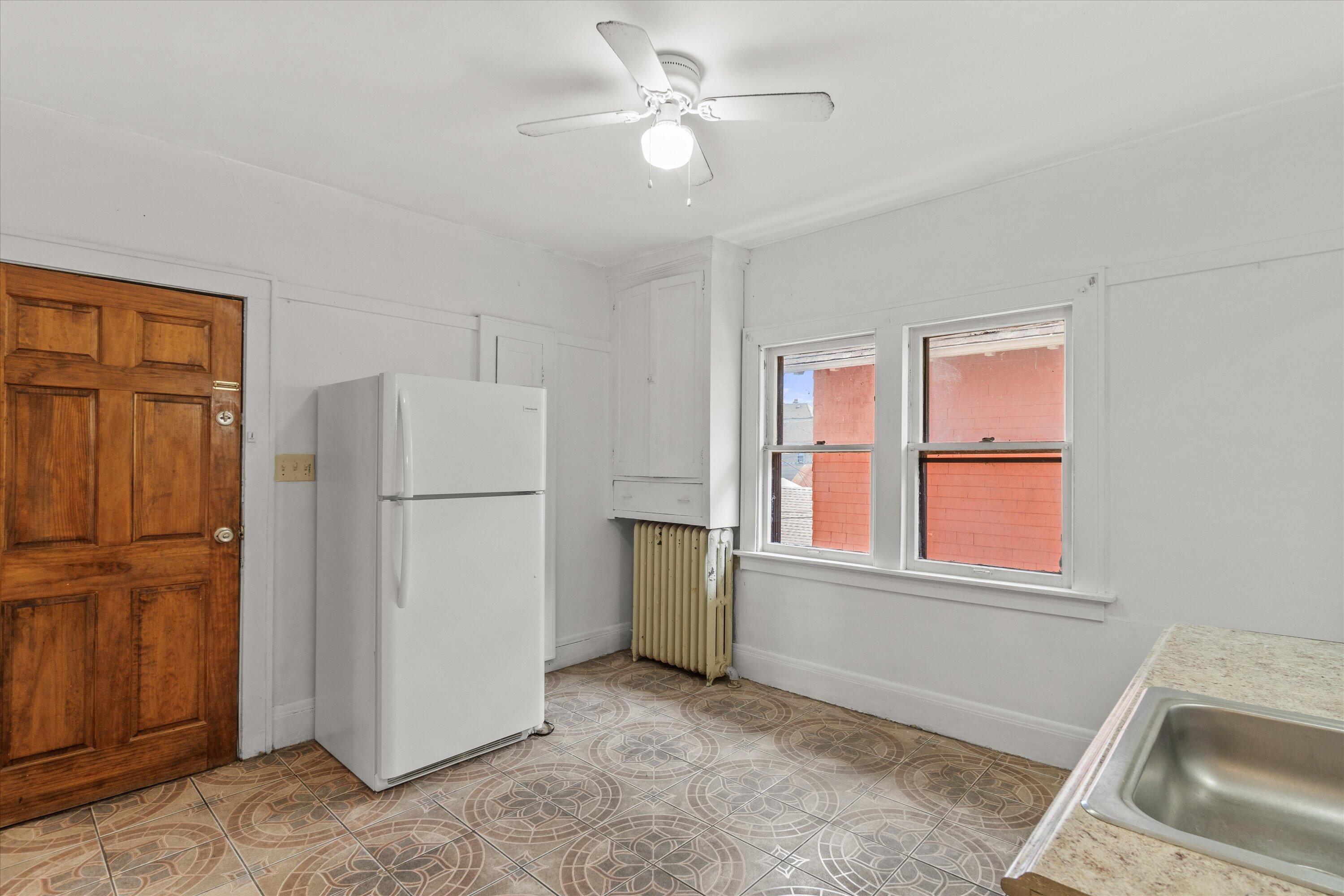 2960 N Maryland Ave Unit: 2962