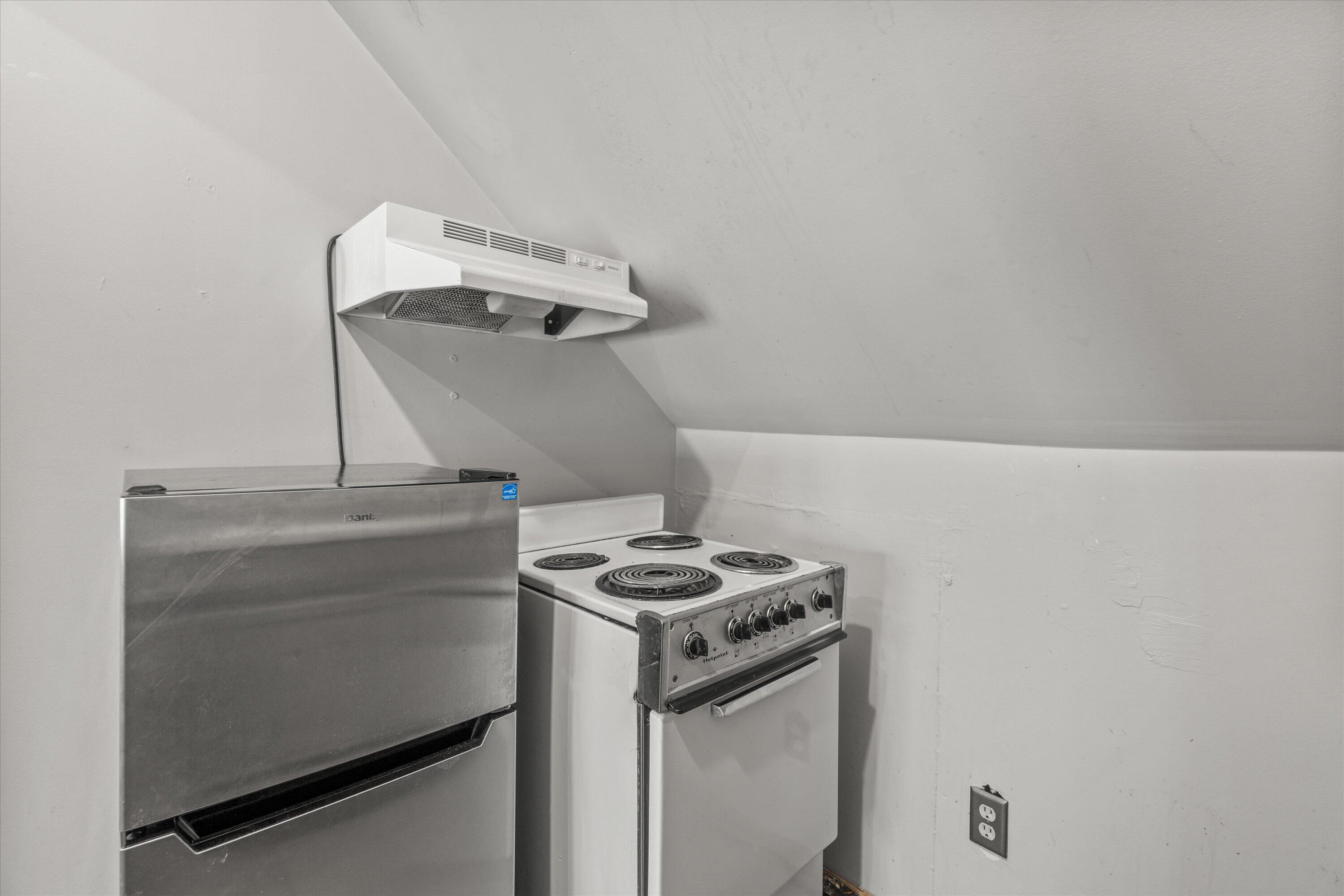 2960 N Maryland Ave Unit: 2962