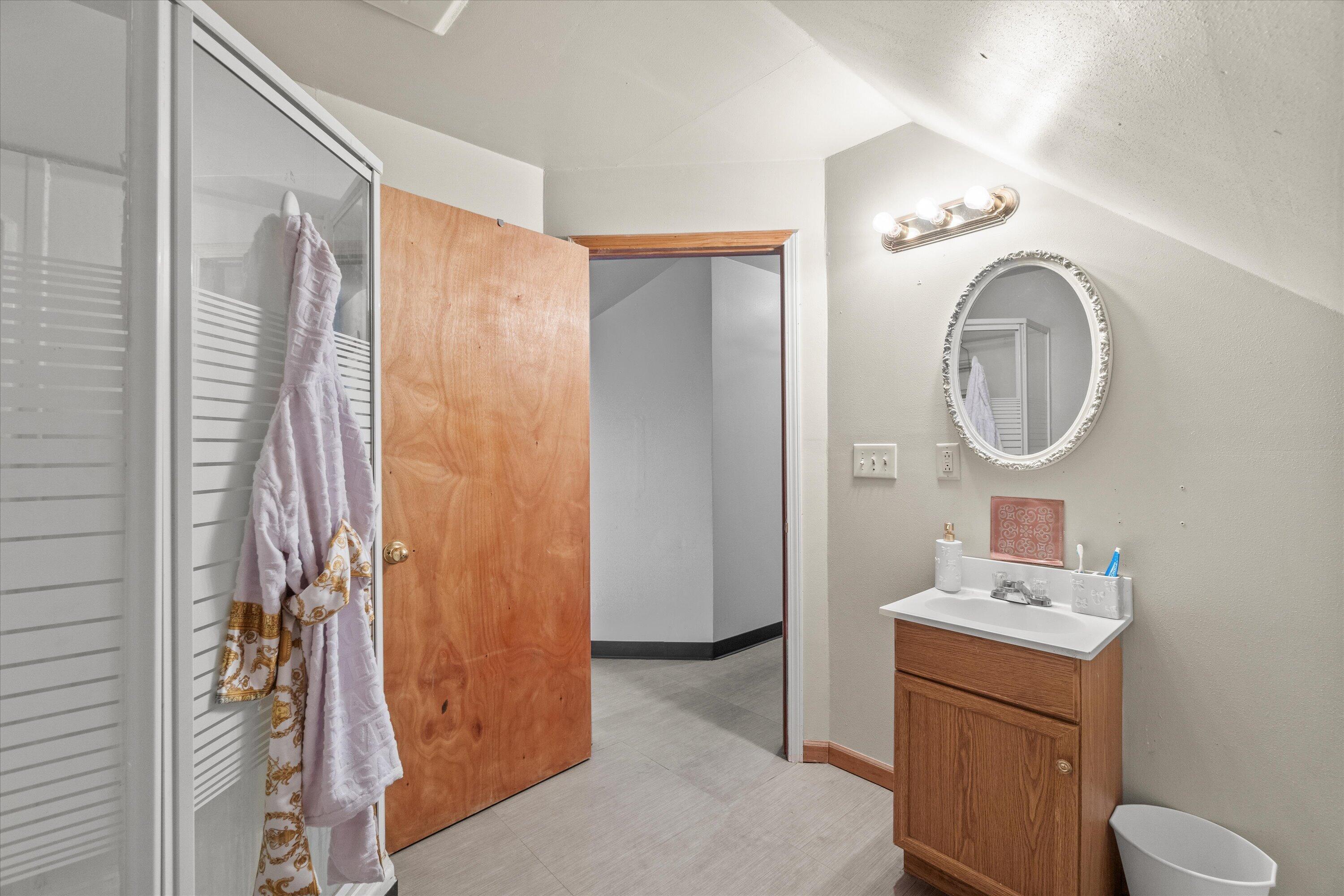 2960 N Maryland Ave Unit: 2962