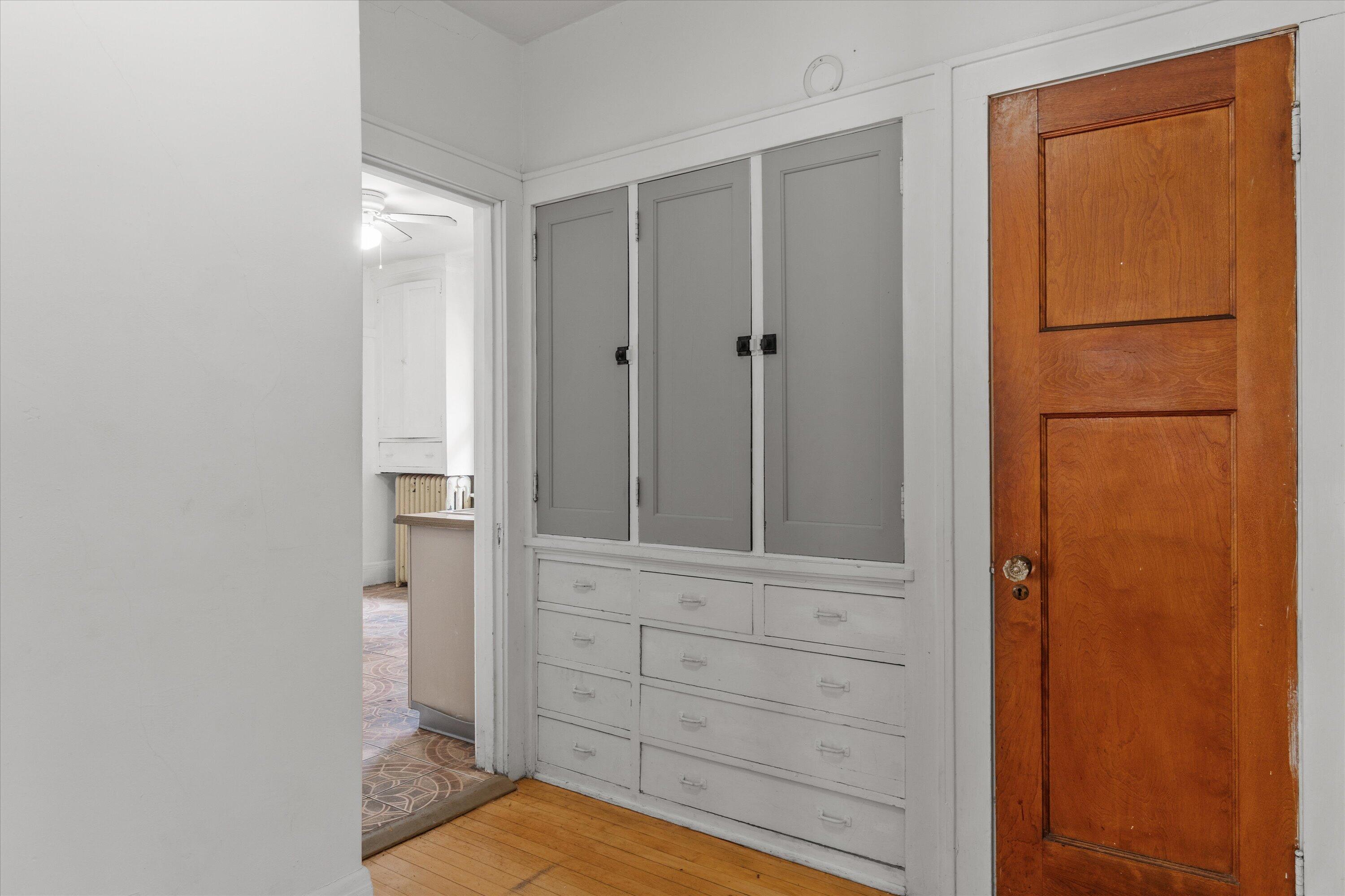 2960 N Maryland Ave Unit: 2962