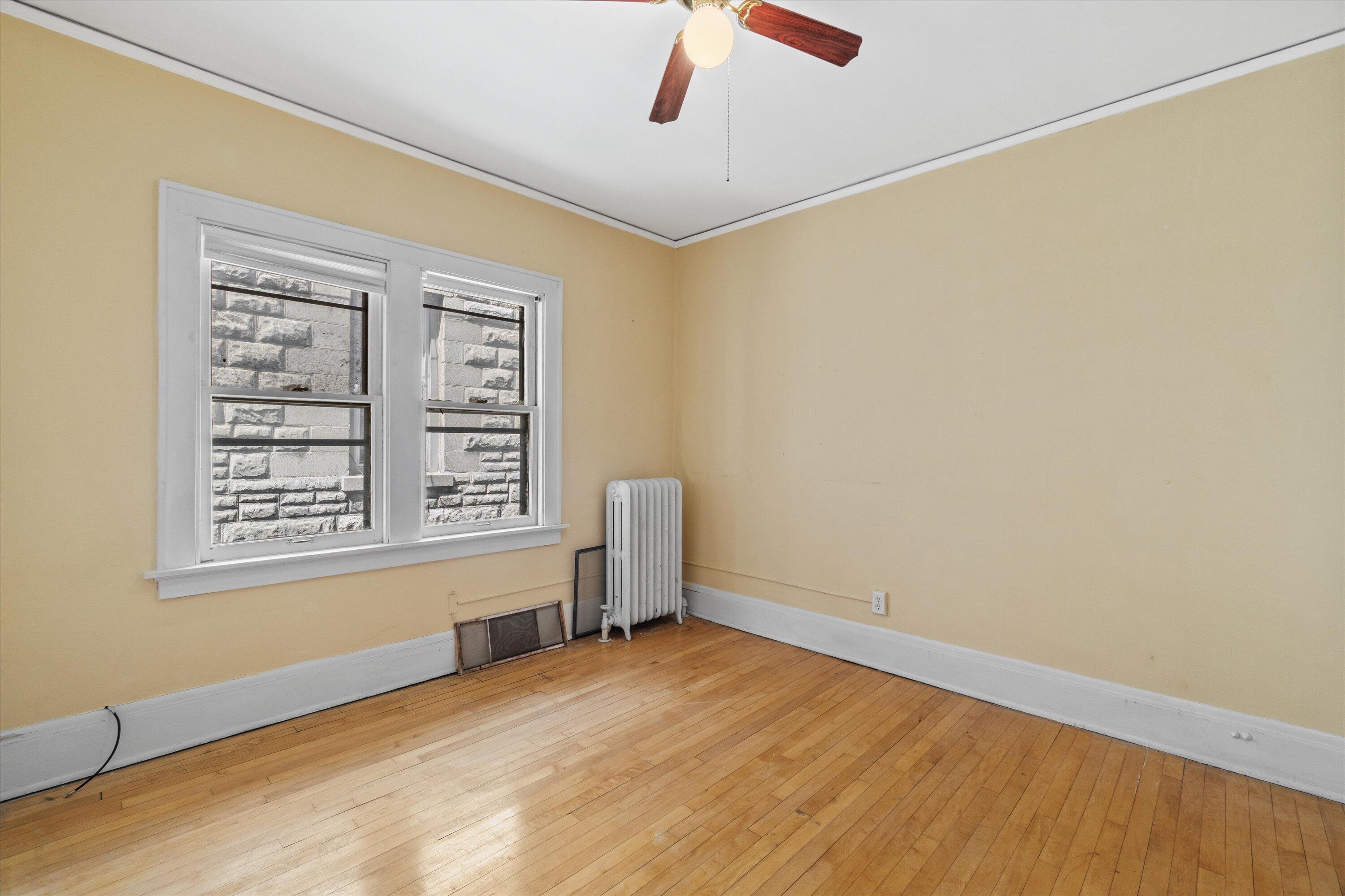 2960 N Maryland Ave Unit: 2962
