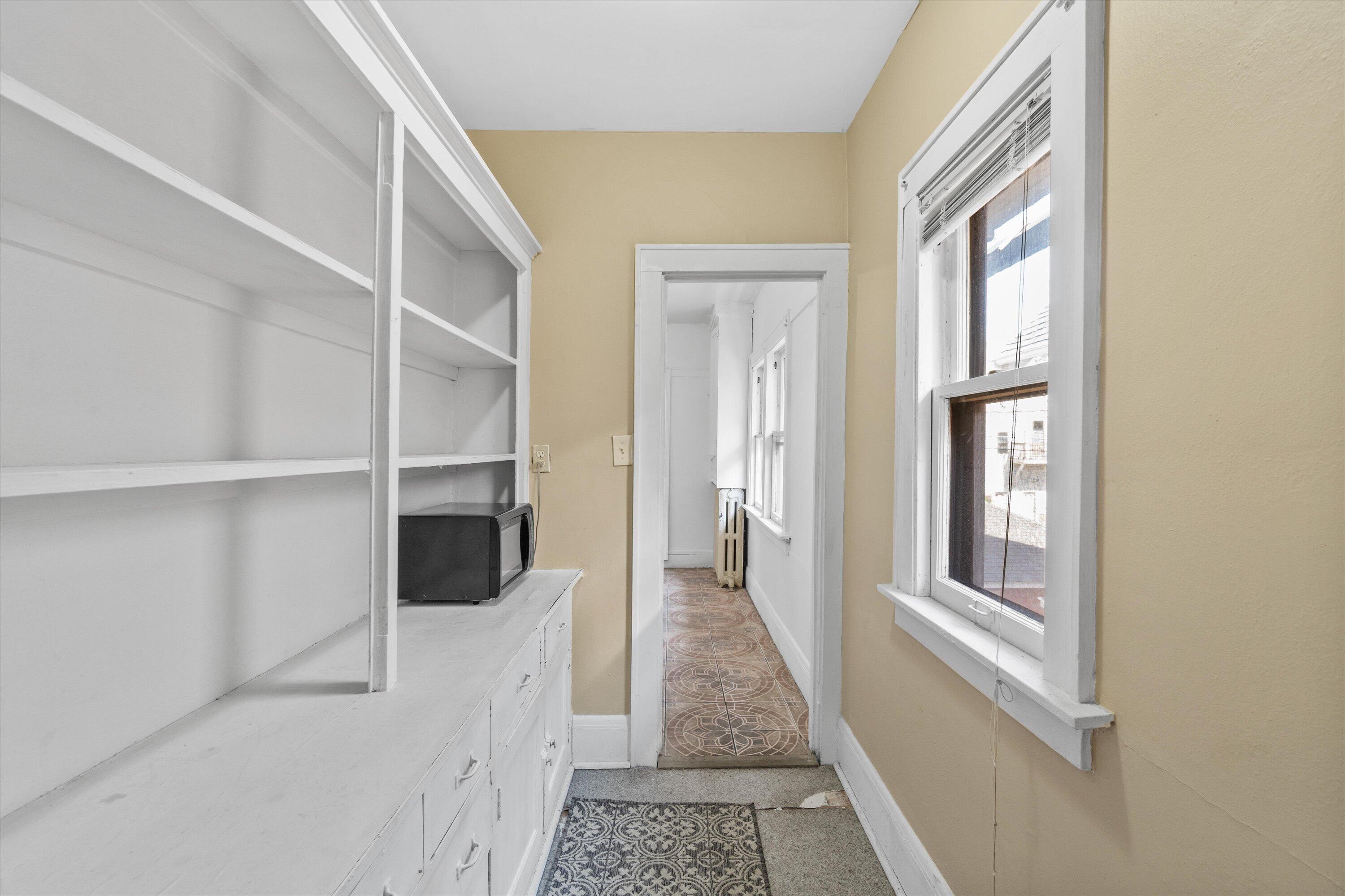 2960 N Maryland Ave Unit: 2962