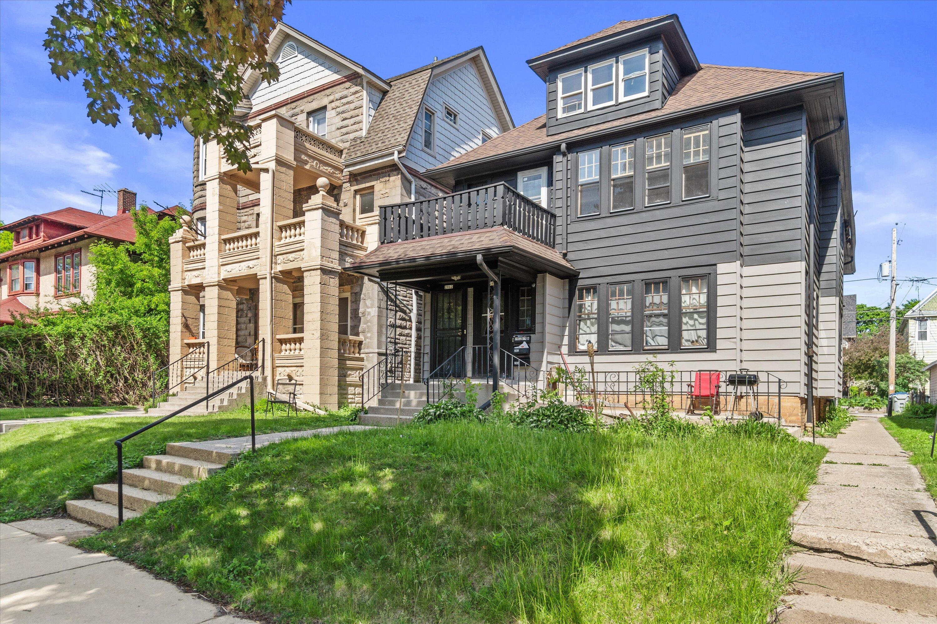 2960 N Maryland Ave Unit: 2962