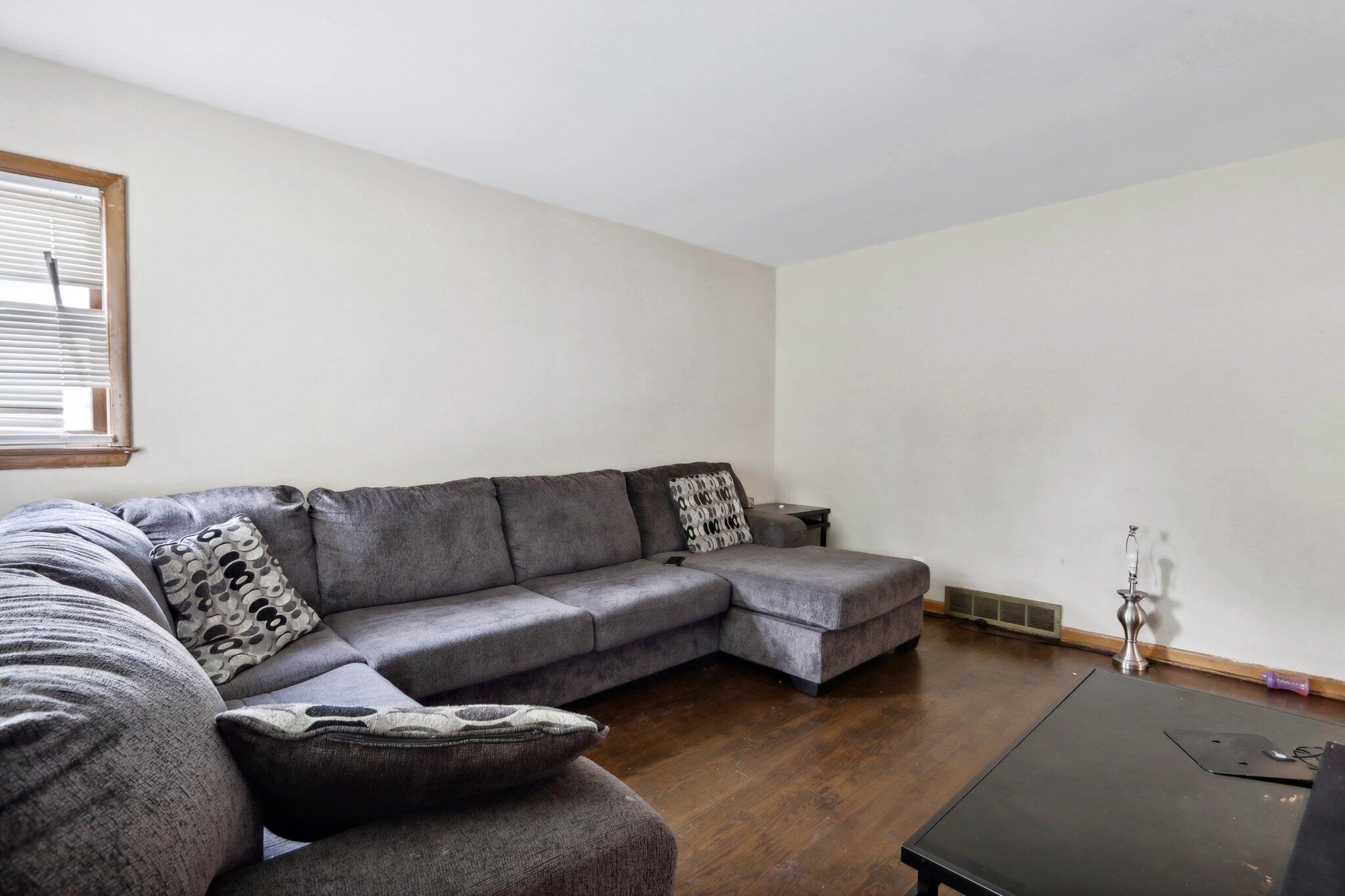 4722 N 49th St Unit: 4724