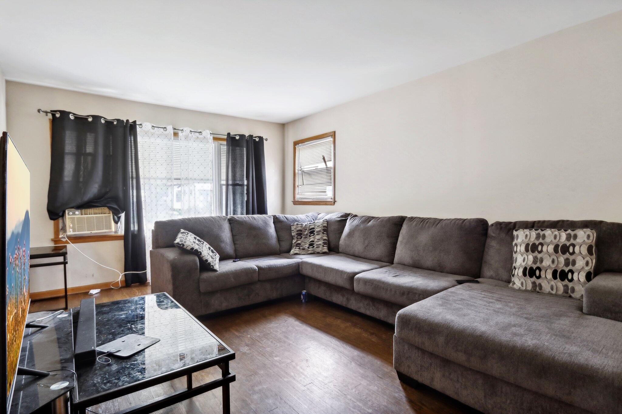 4722 N 49th St Unit: 4724