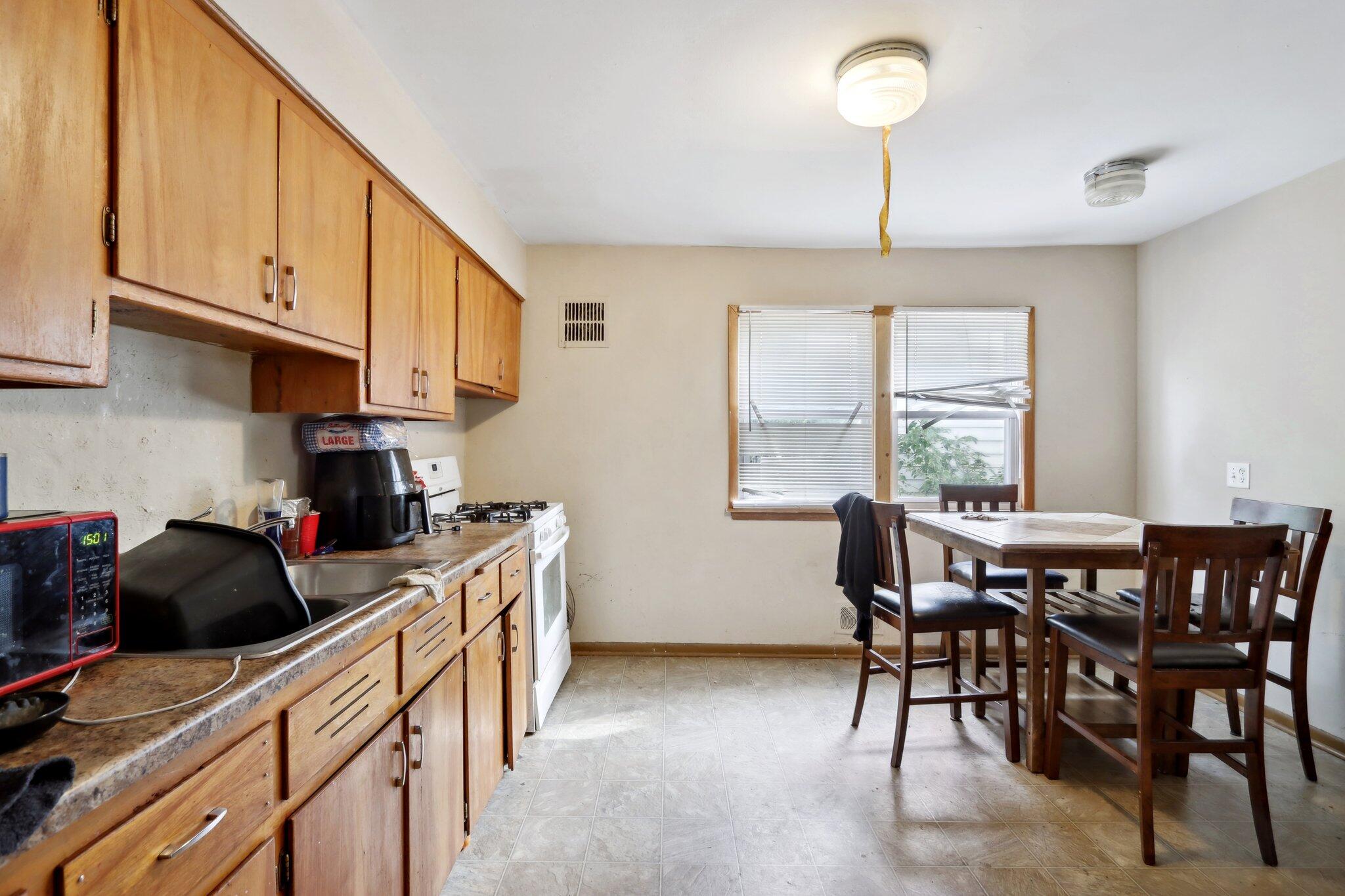 4722 N 49th St Unit: 4724