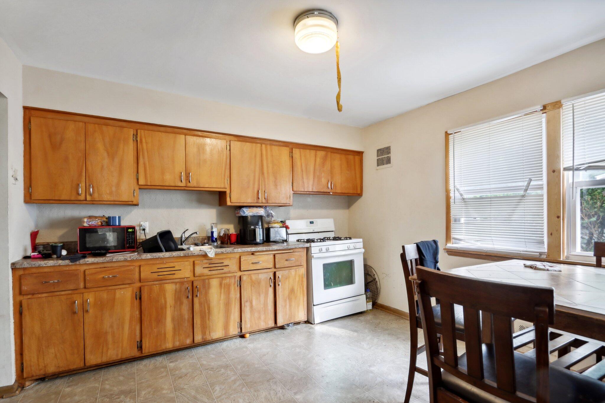 4722 N 49th St Unit: 4724