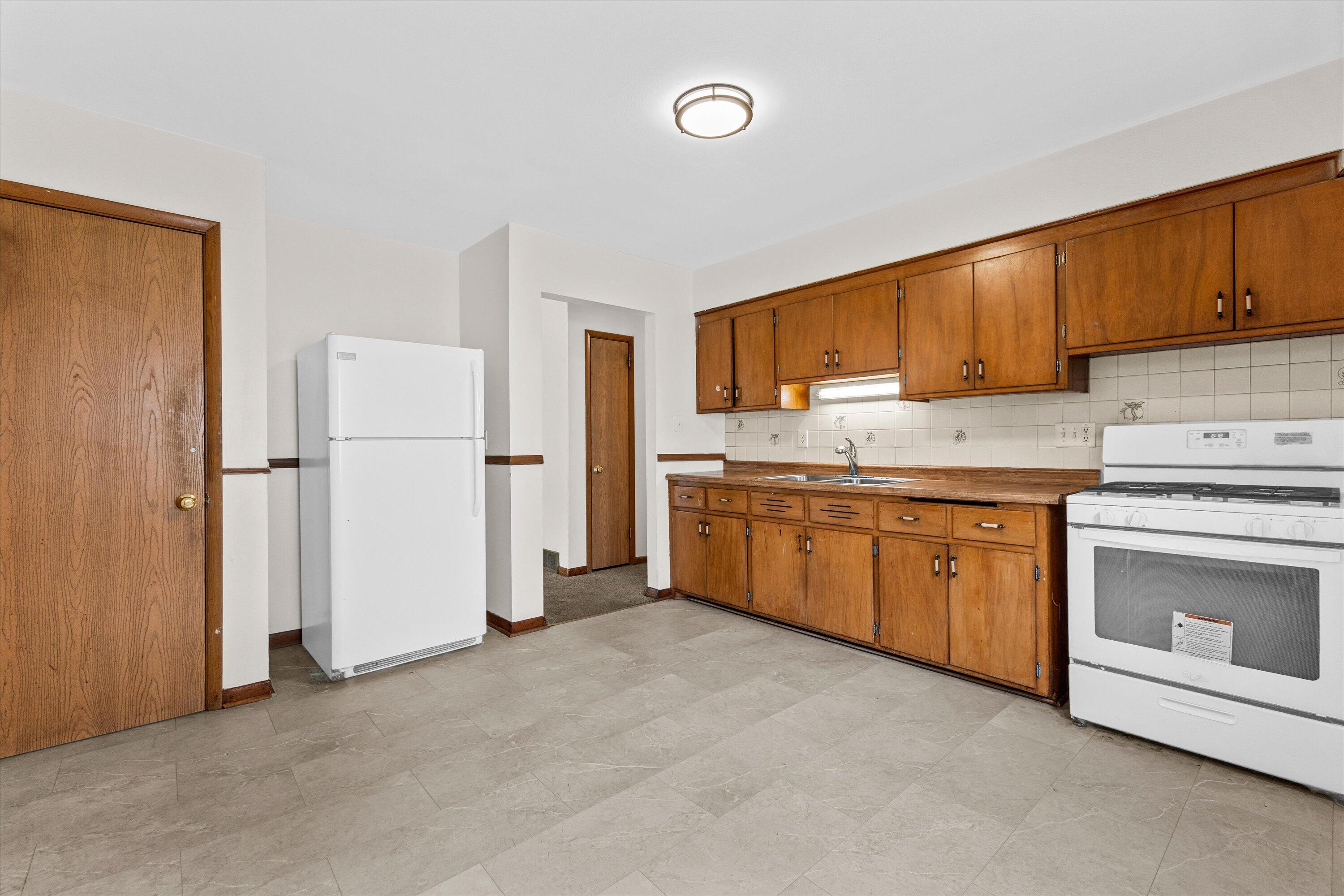 4722 N 49th St Unit: 4724