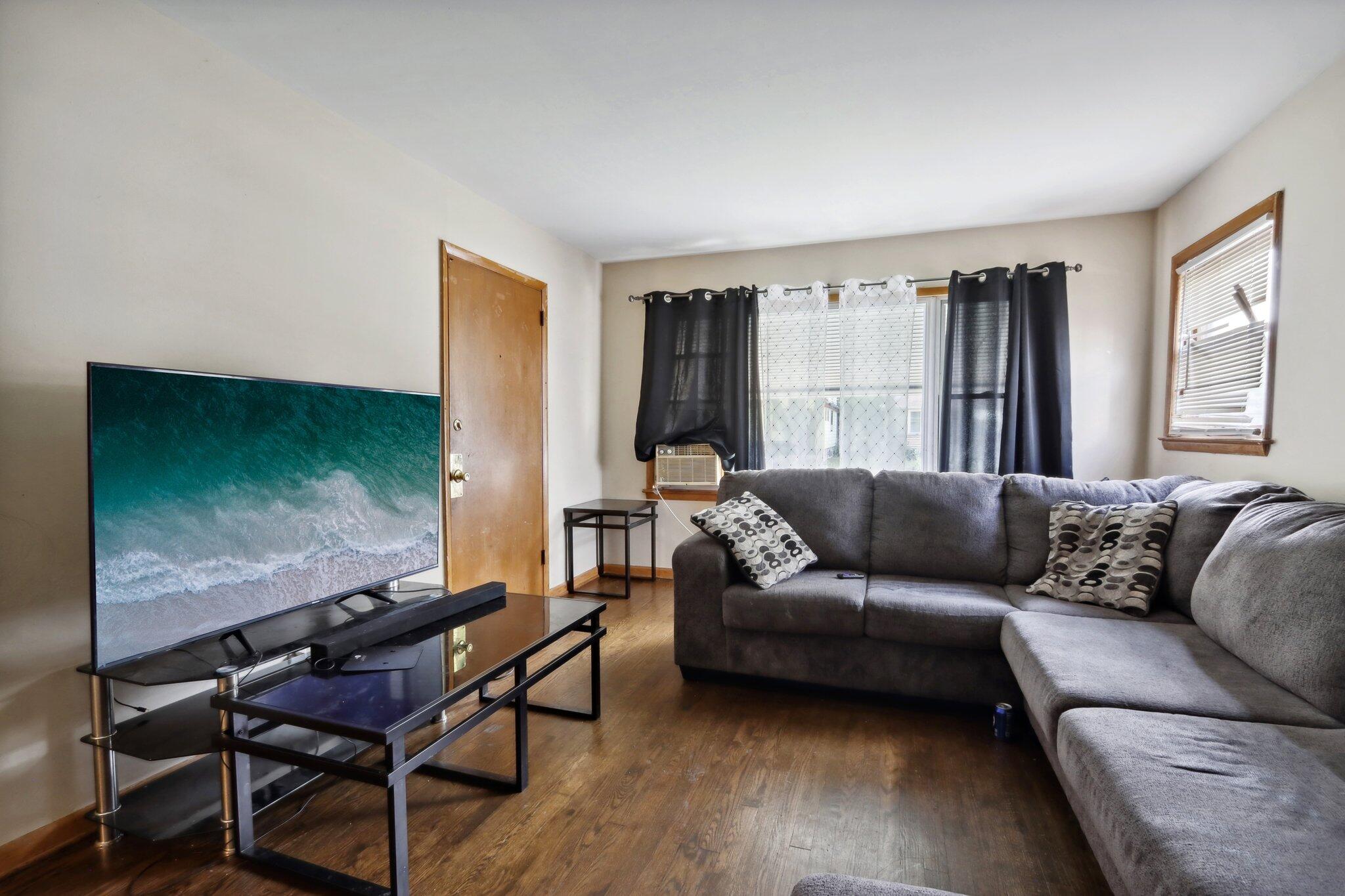 4722 N 49th St Unit: 4724