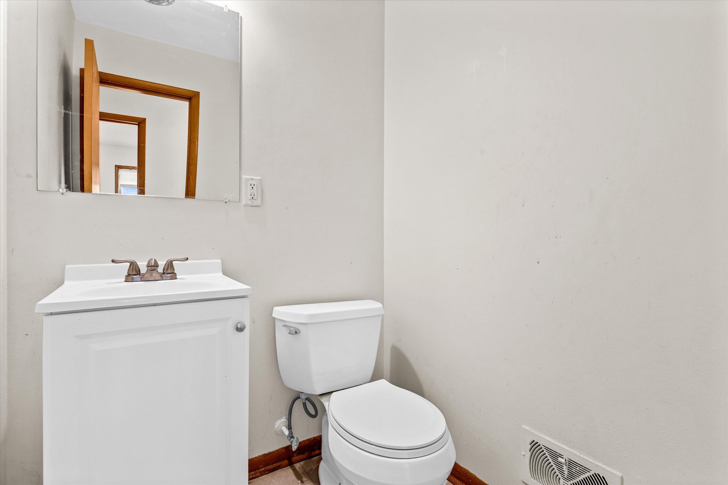 4722 N 49th St Unit: 4724
