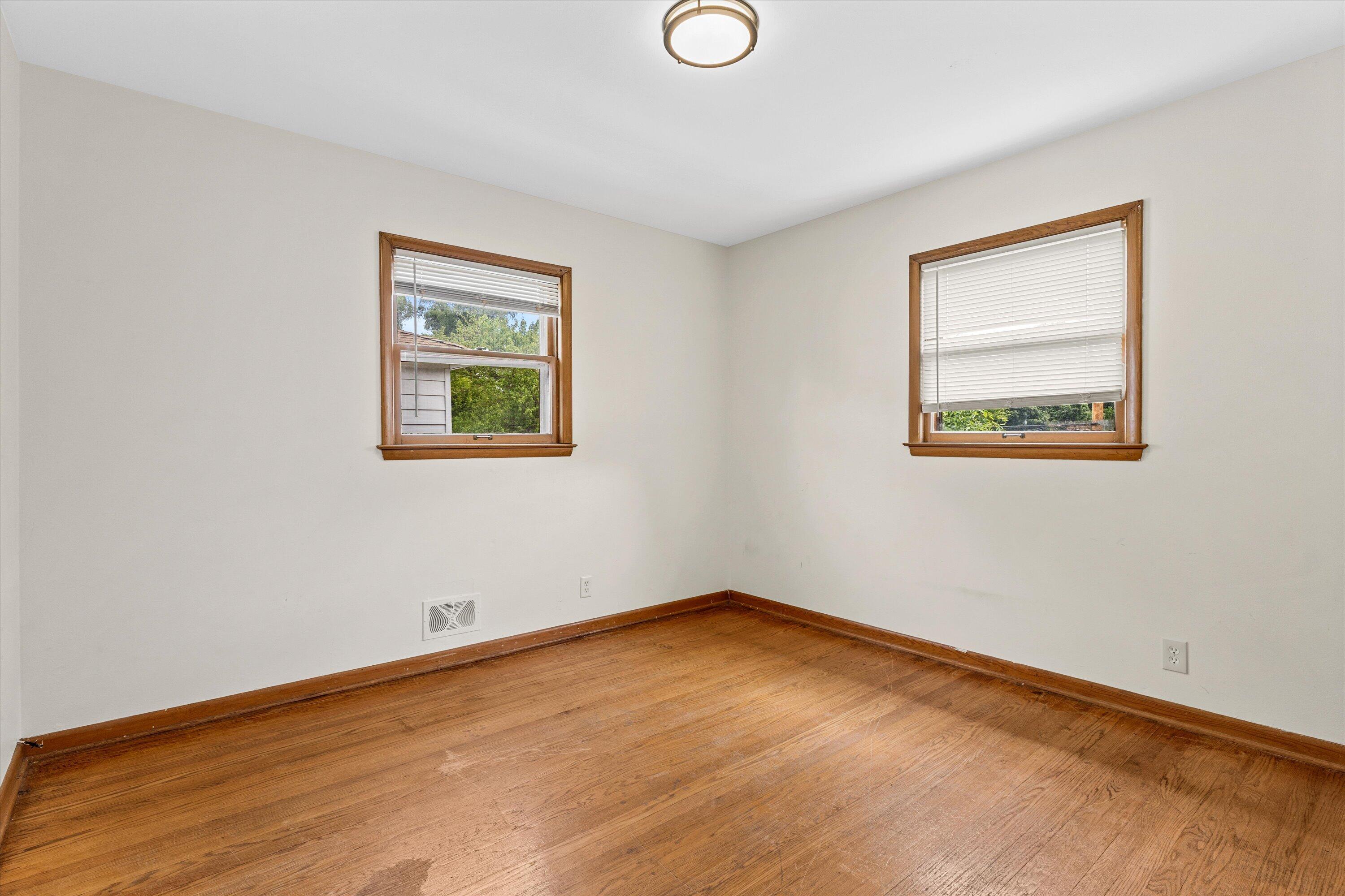 4722 N 49th St Unit: 4724