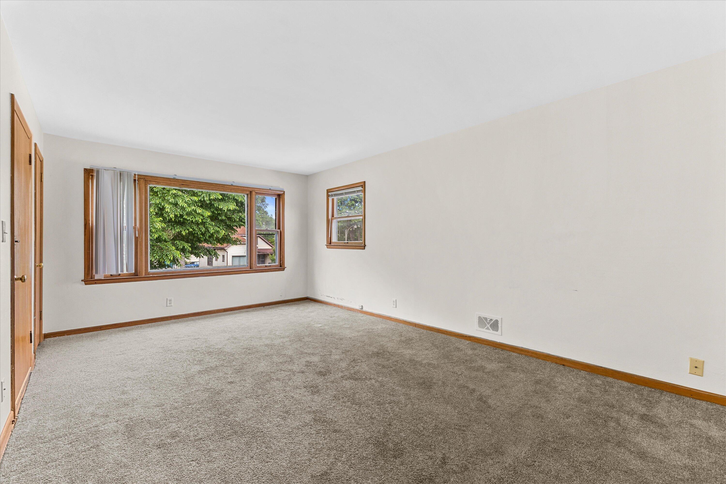 4722 N 49th St Unit: 4724