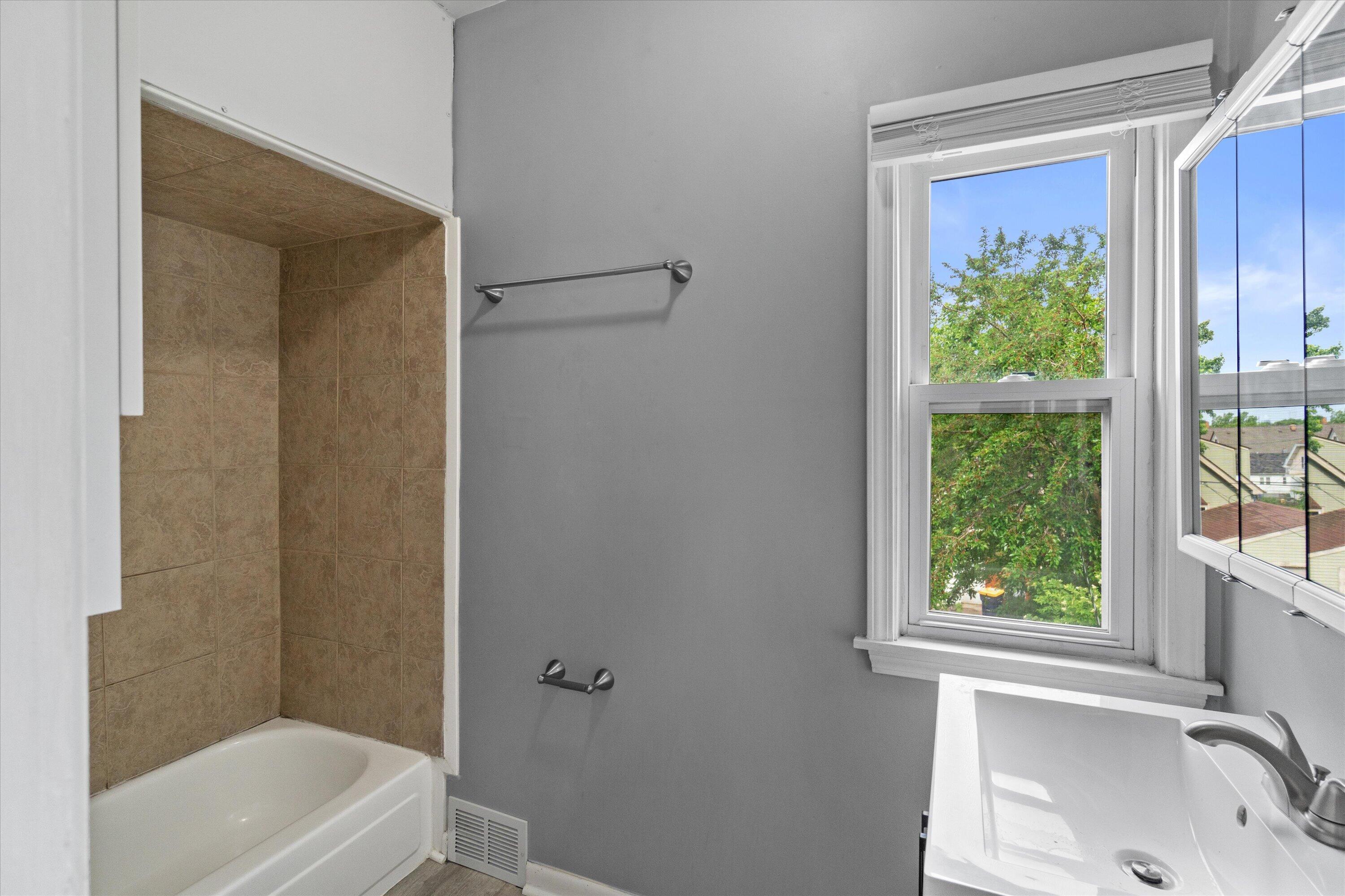 1722 S 66th St Unit: 1724