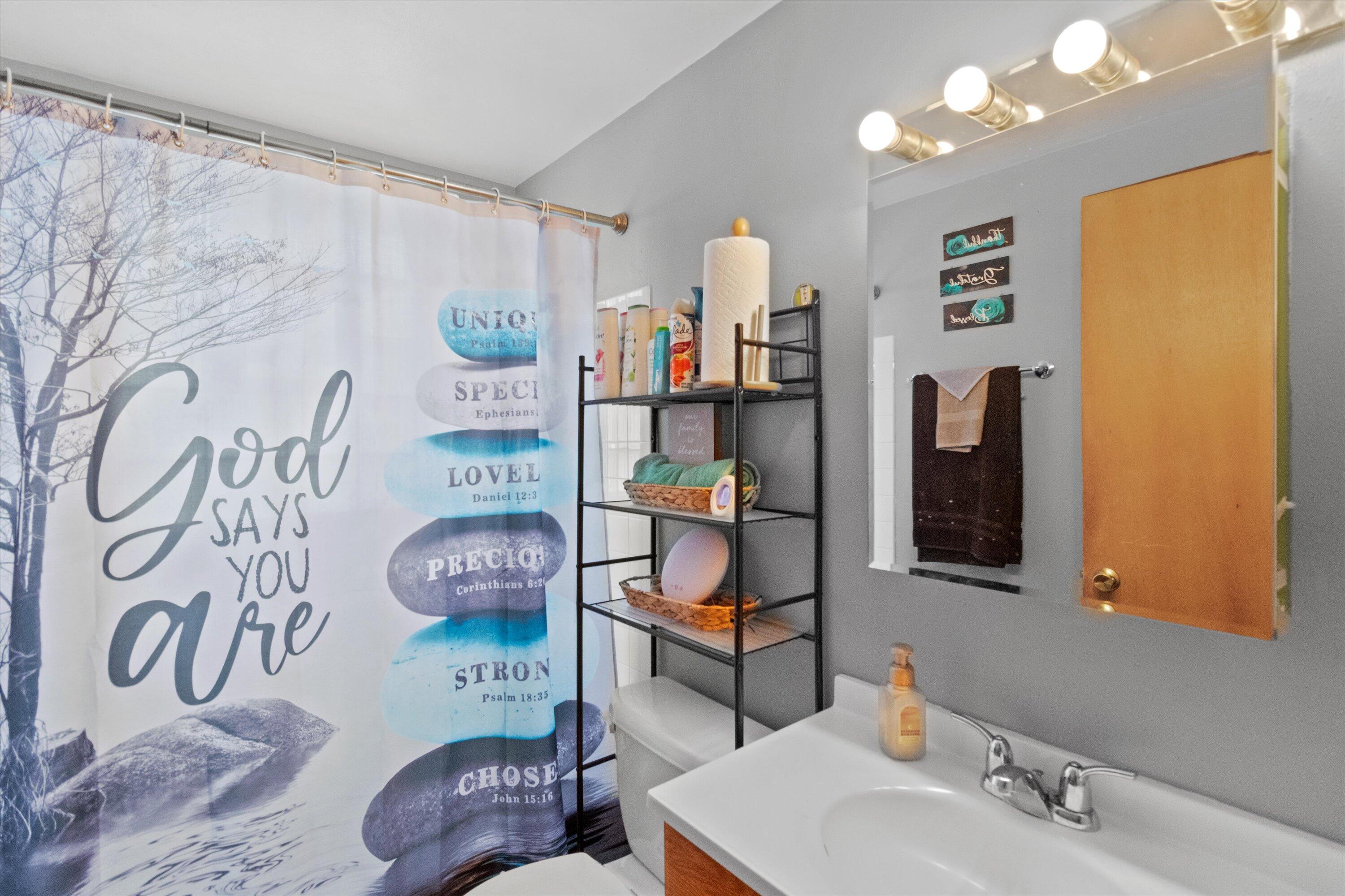 2728 N Carlton Pl Unit: 2730
