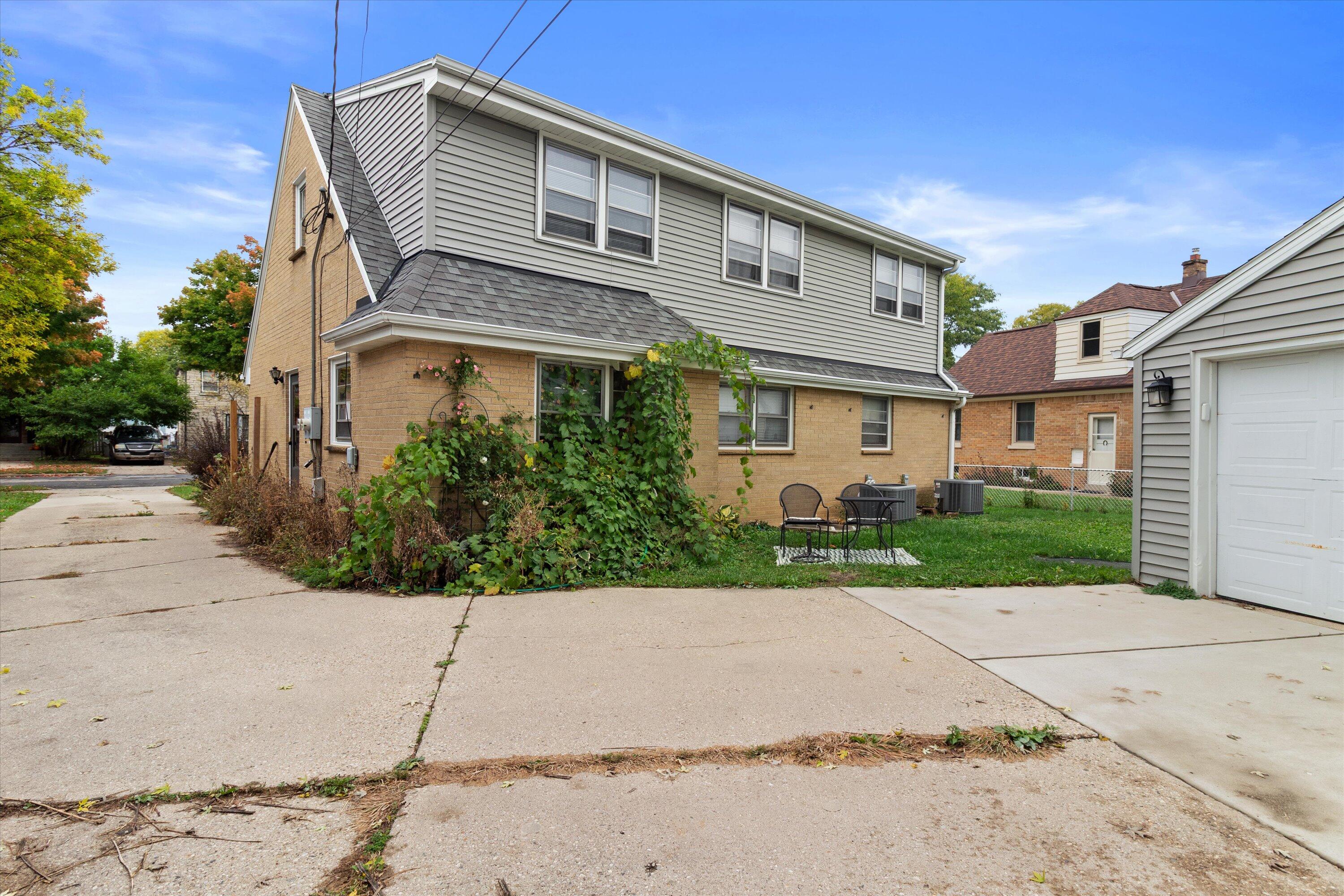 2728 N Carlton Pl Unit: 2730