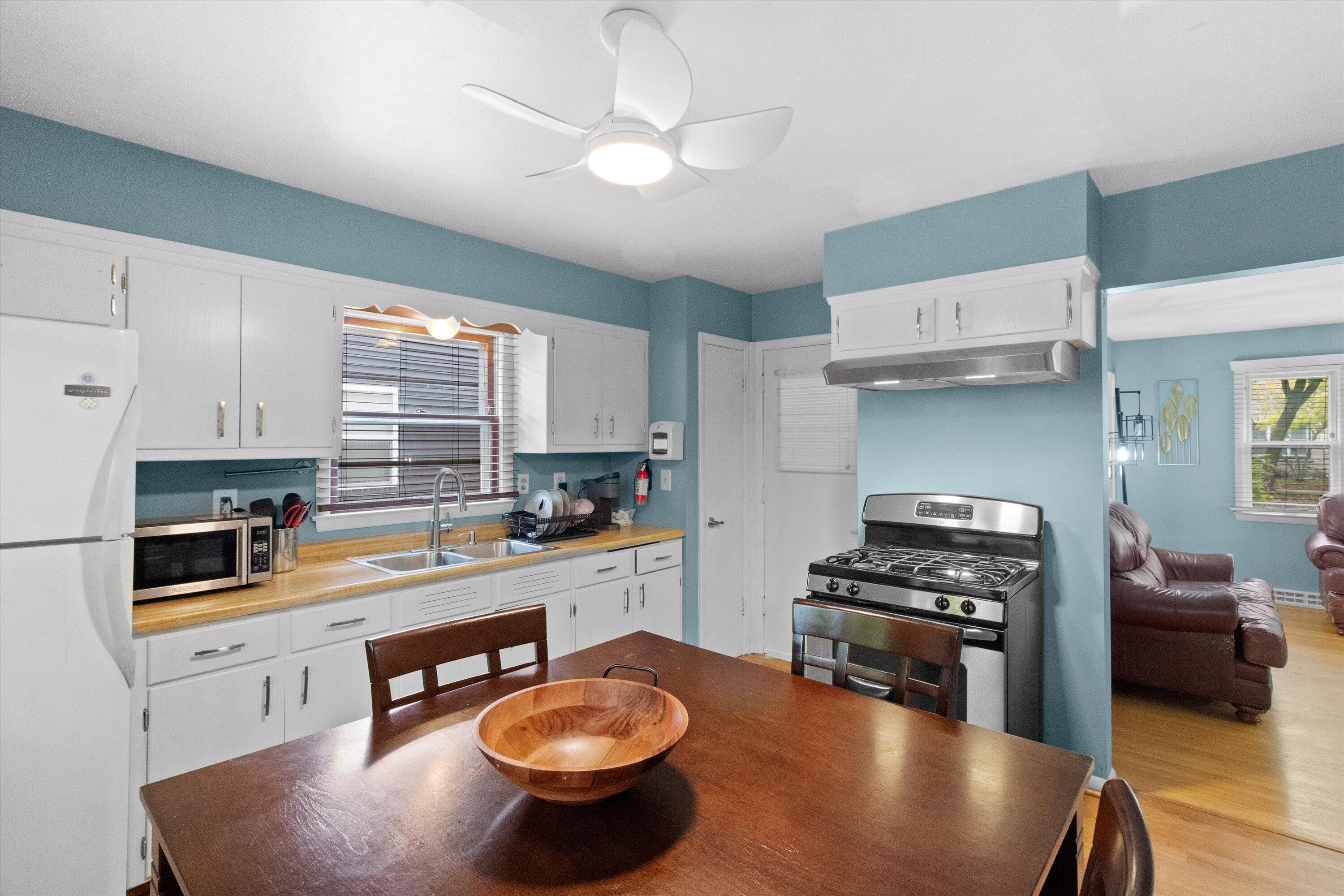 2728 N Carlton Pl Unit: 2730