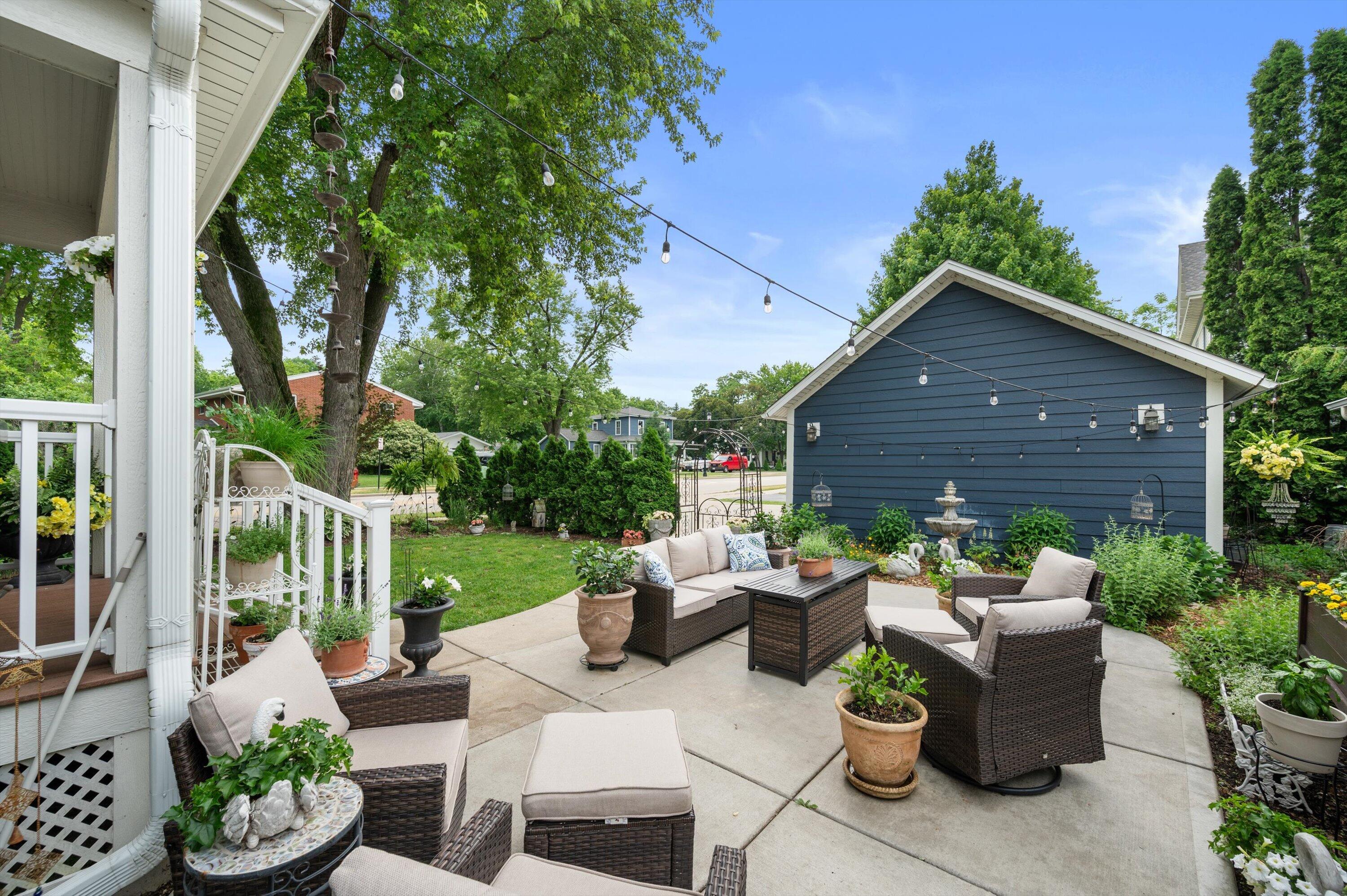 102 Woodland Ln