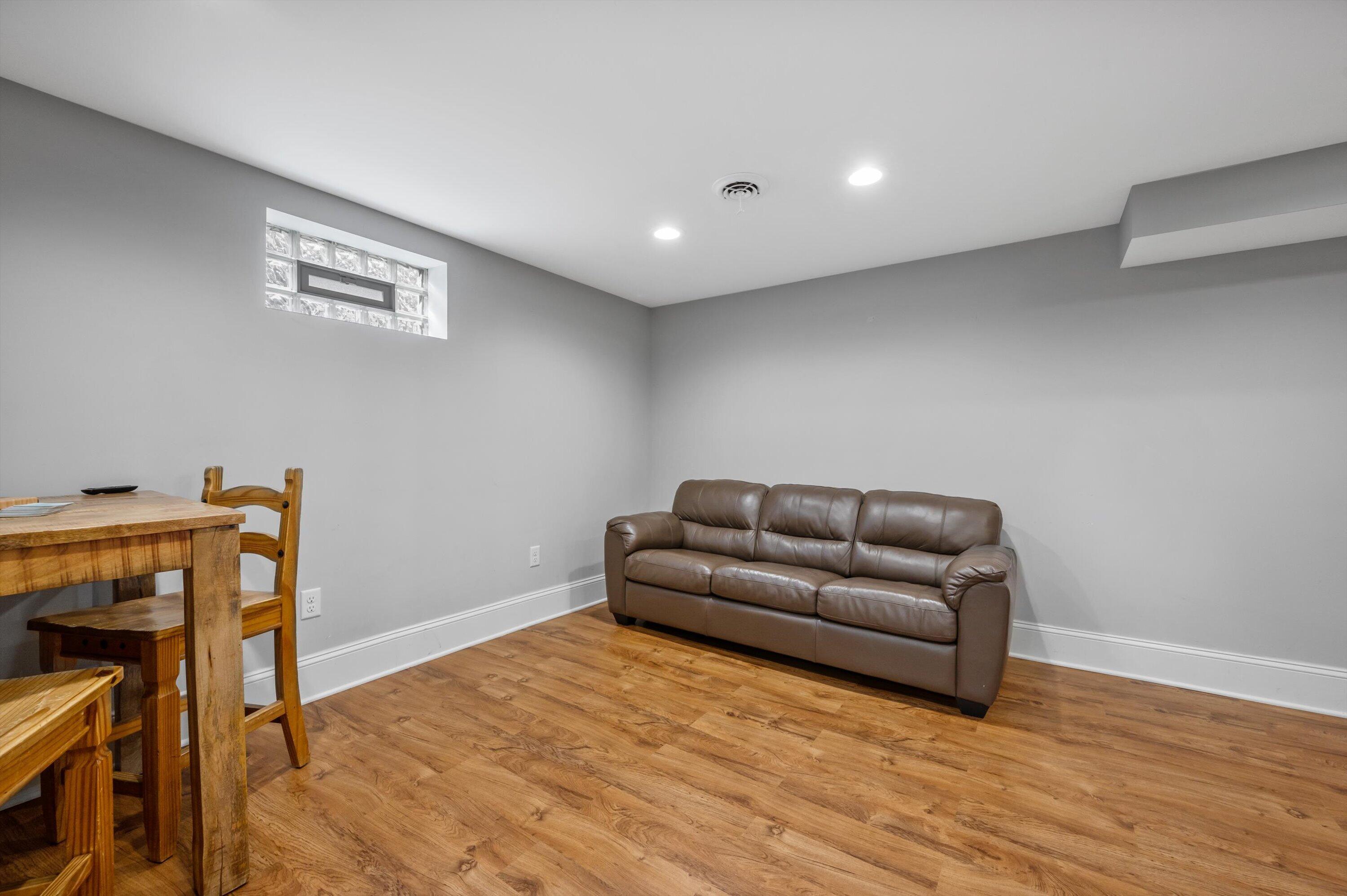 102 Woodland Ln
