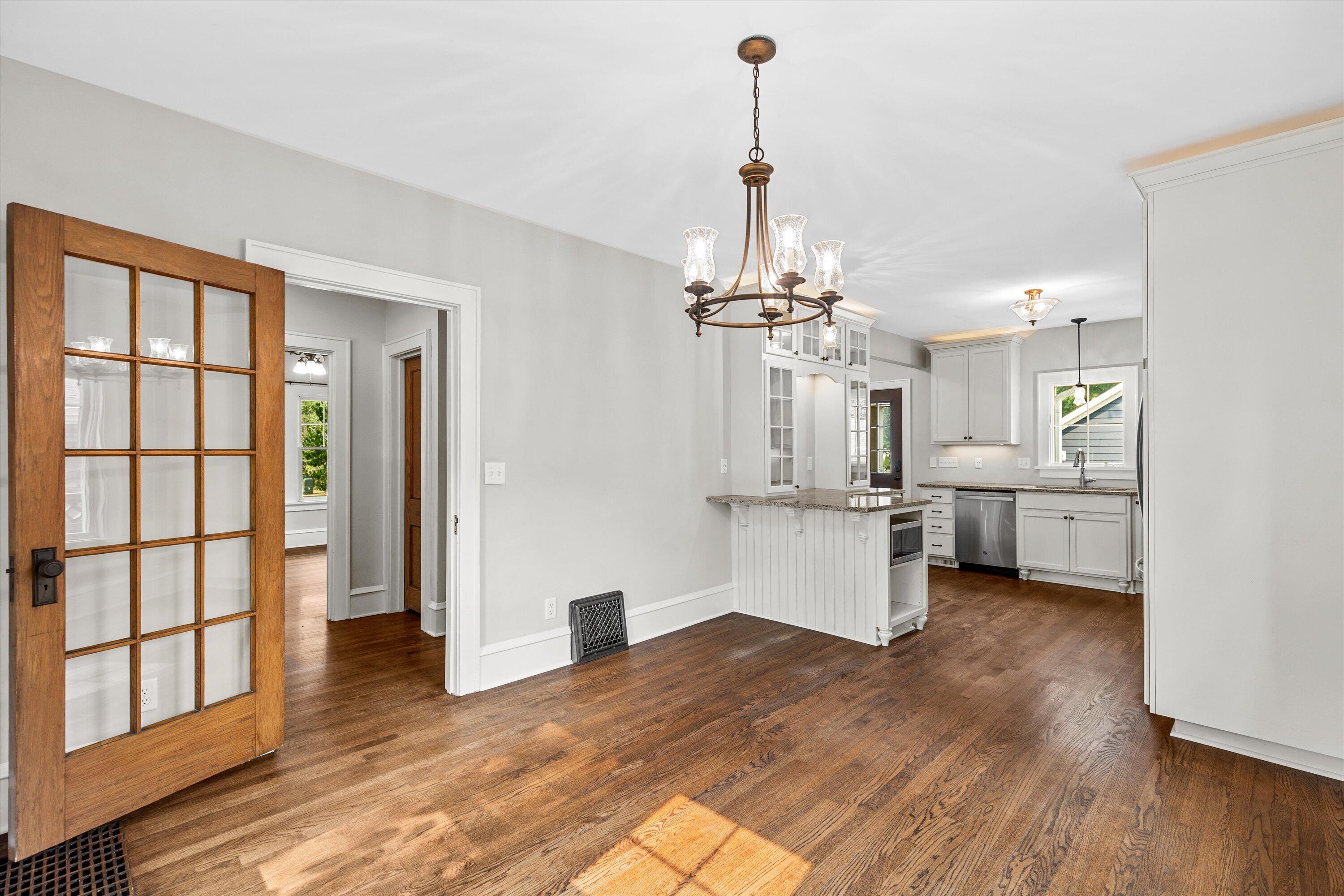 102 Woodland Ln