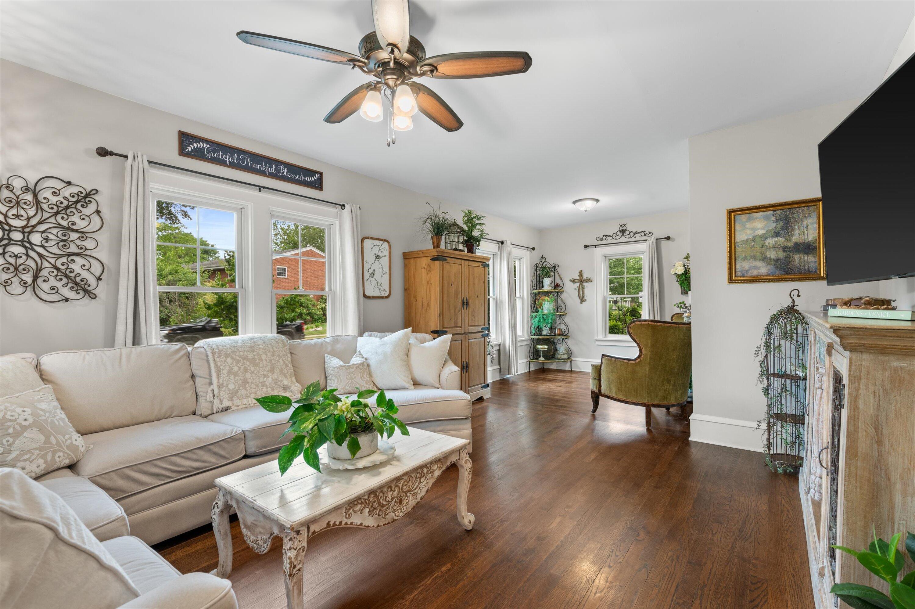 102 Woodland Ln