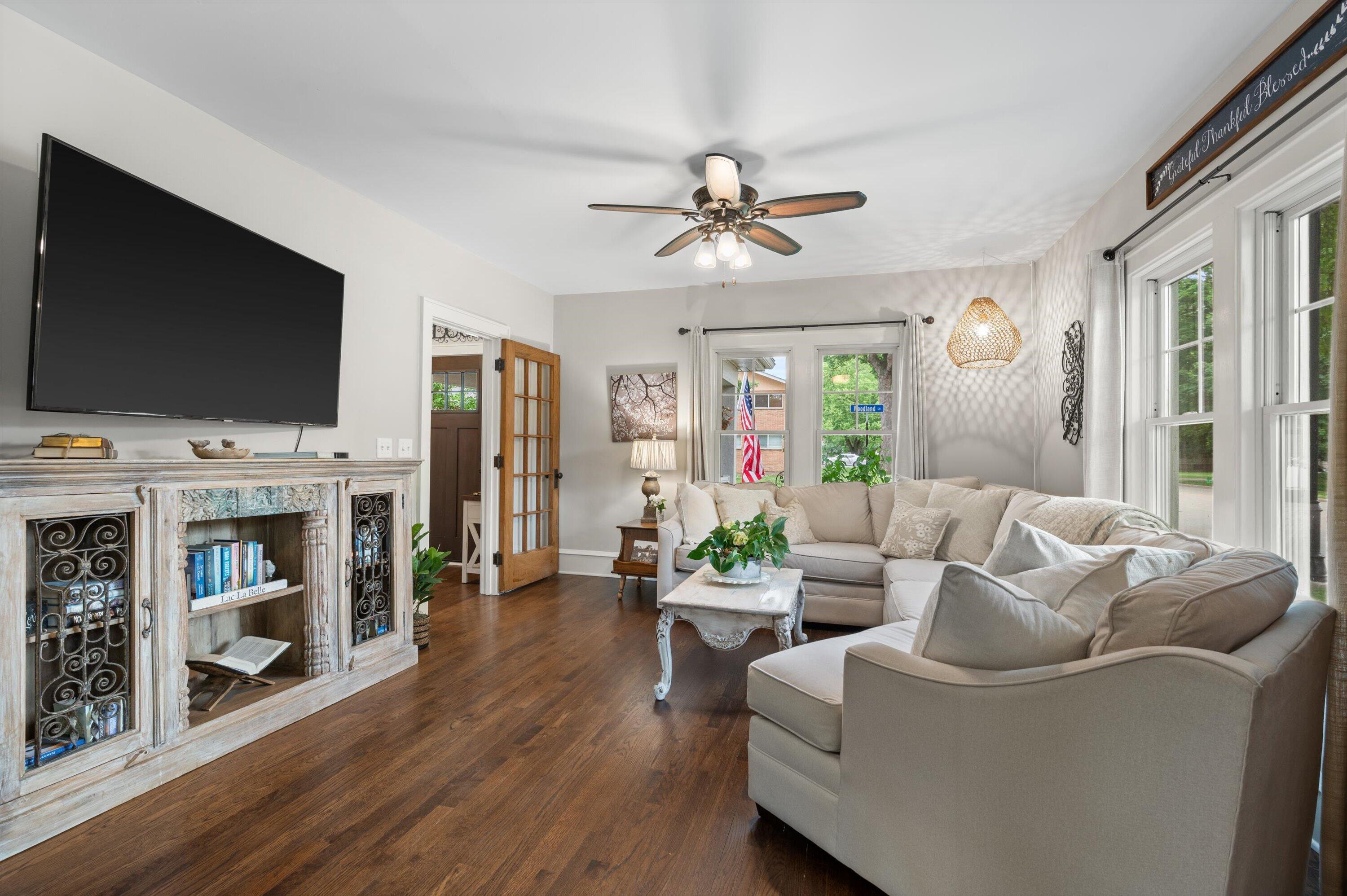 102 Woodland Ln