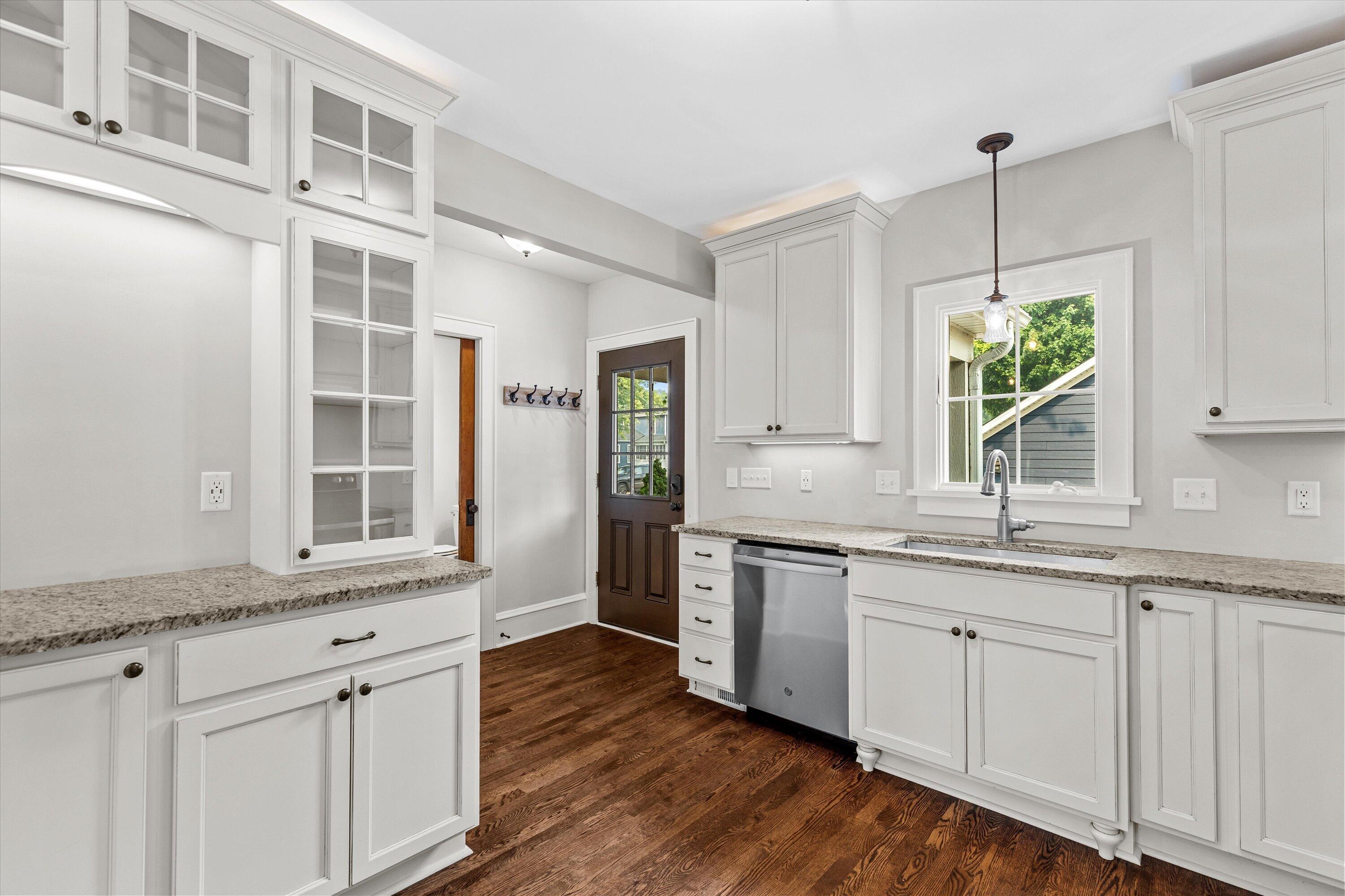 102 Woodland Ln