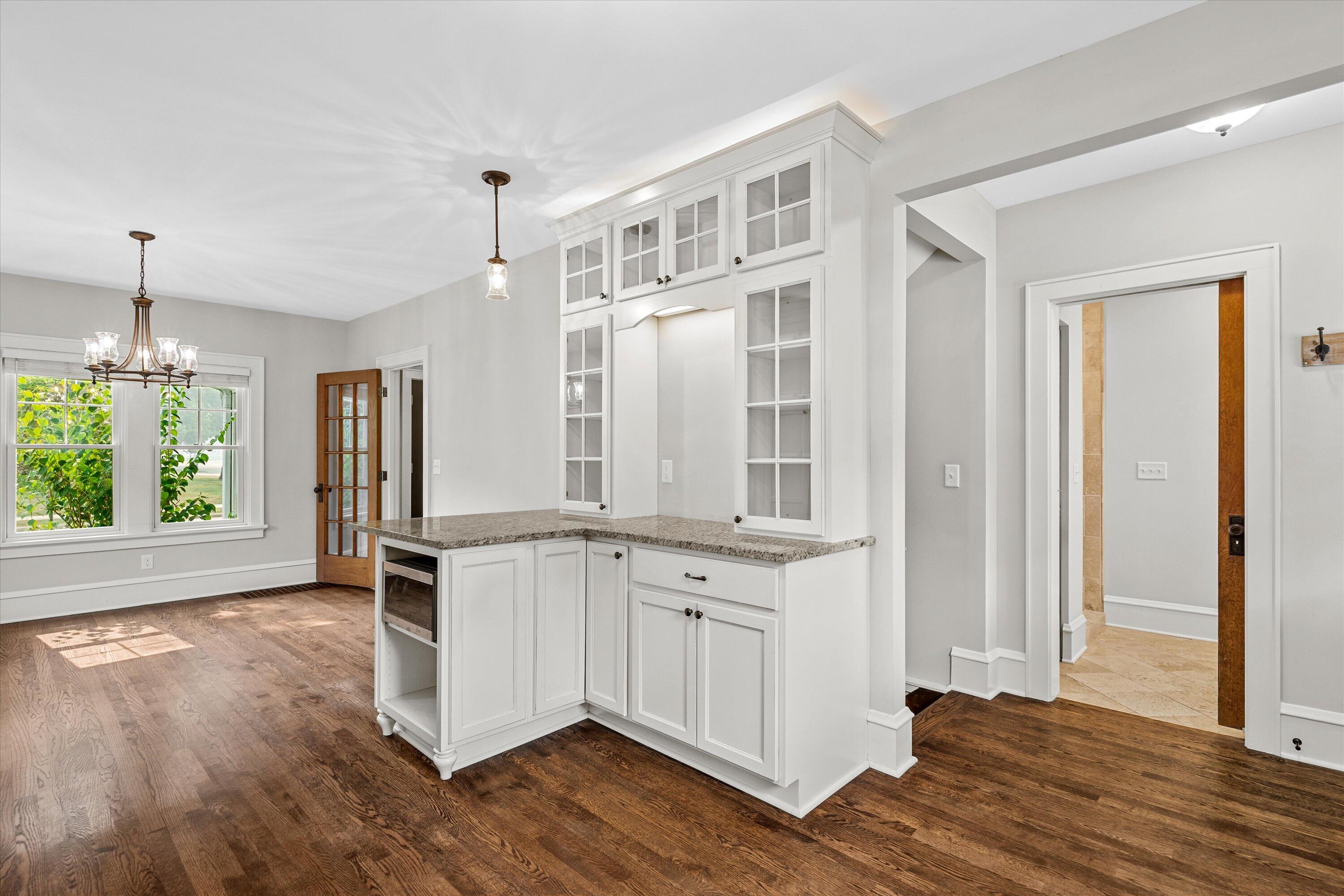 102 Woodland Ln