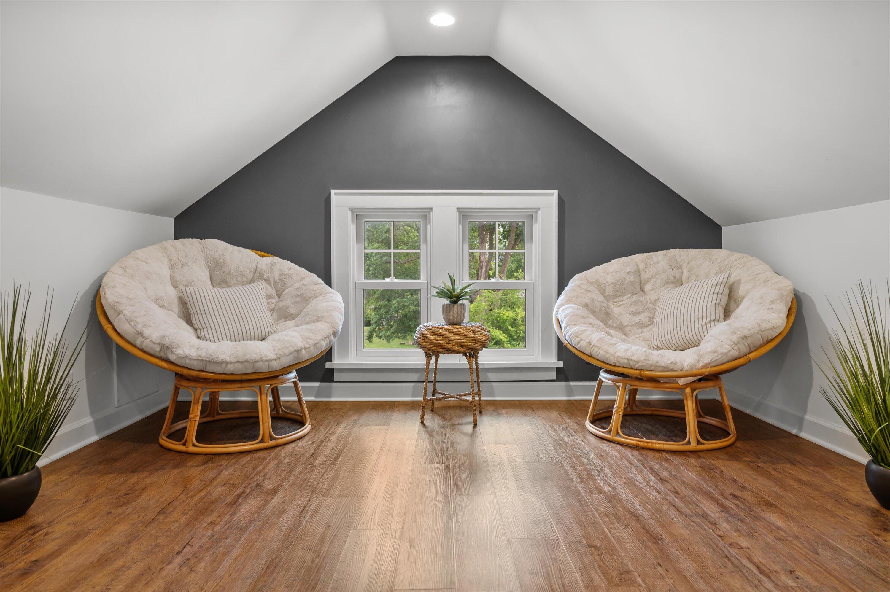 102 Woodland Ln