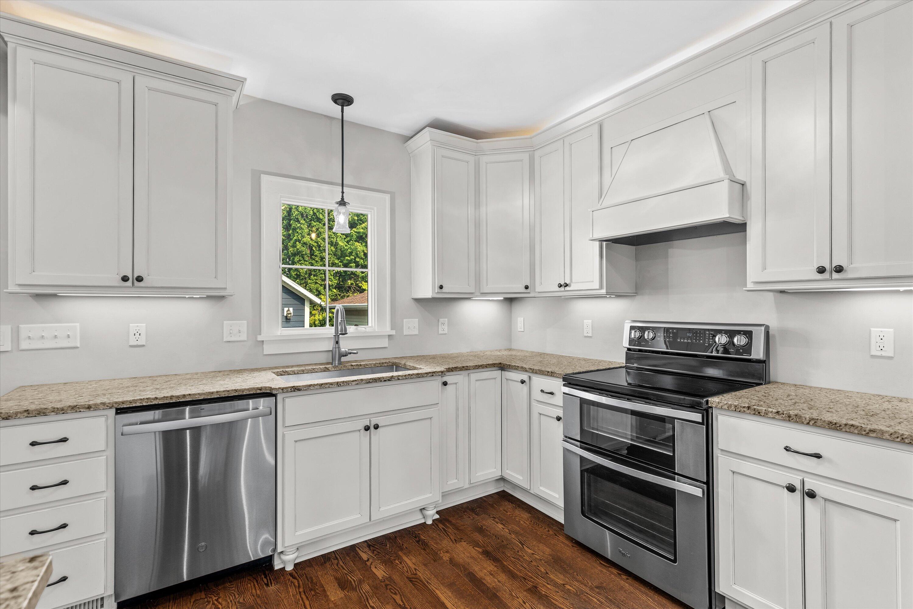 102 Woodland Ln
