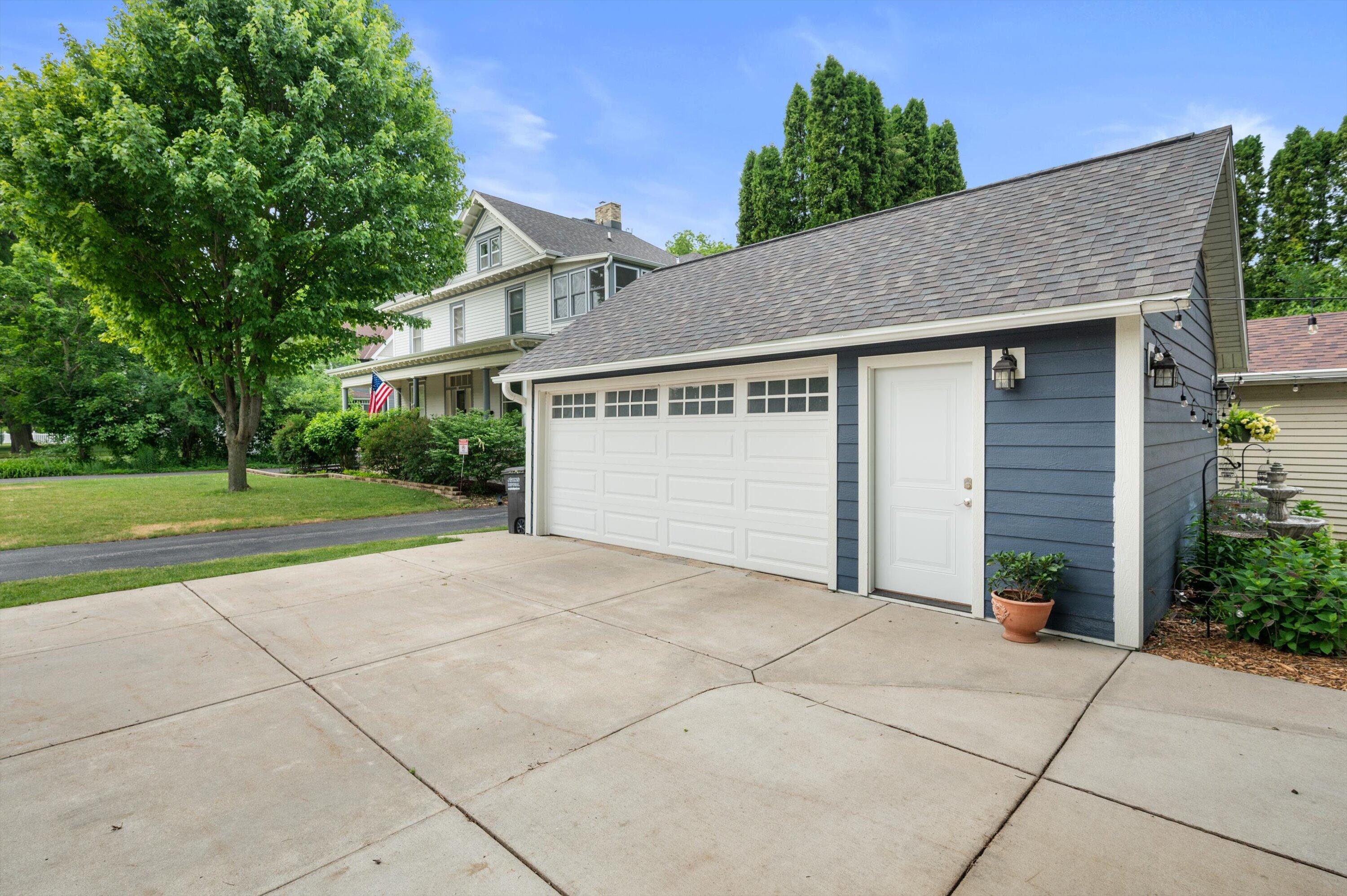 102 Woodland Ln