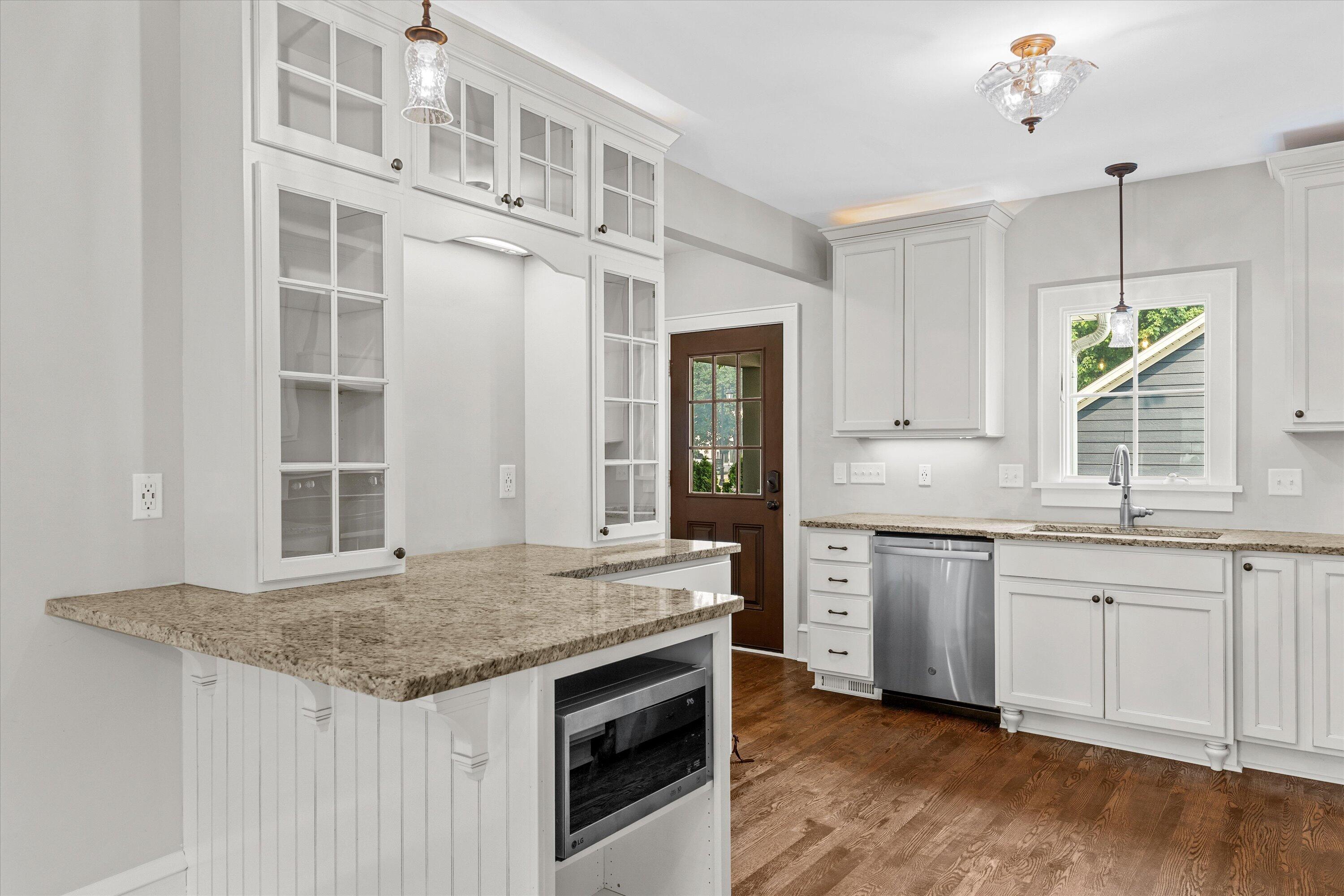 102 Woodland Ln