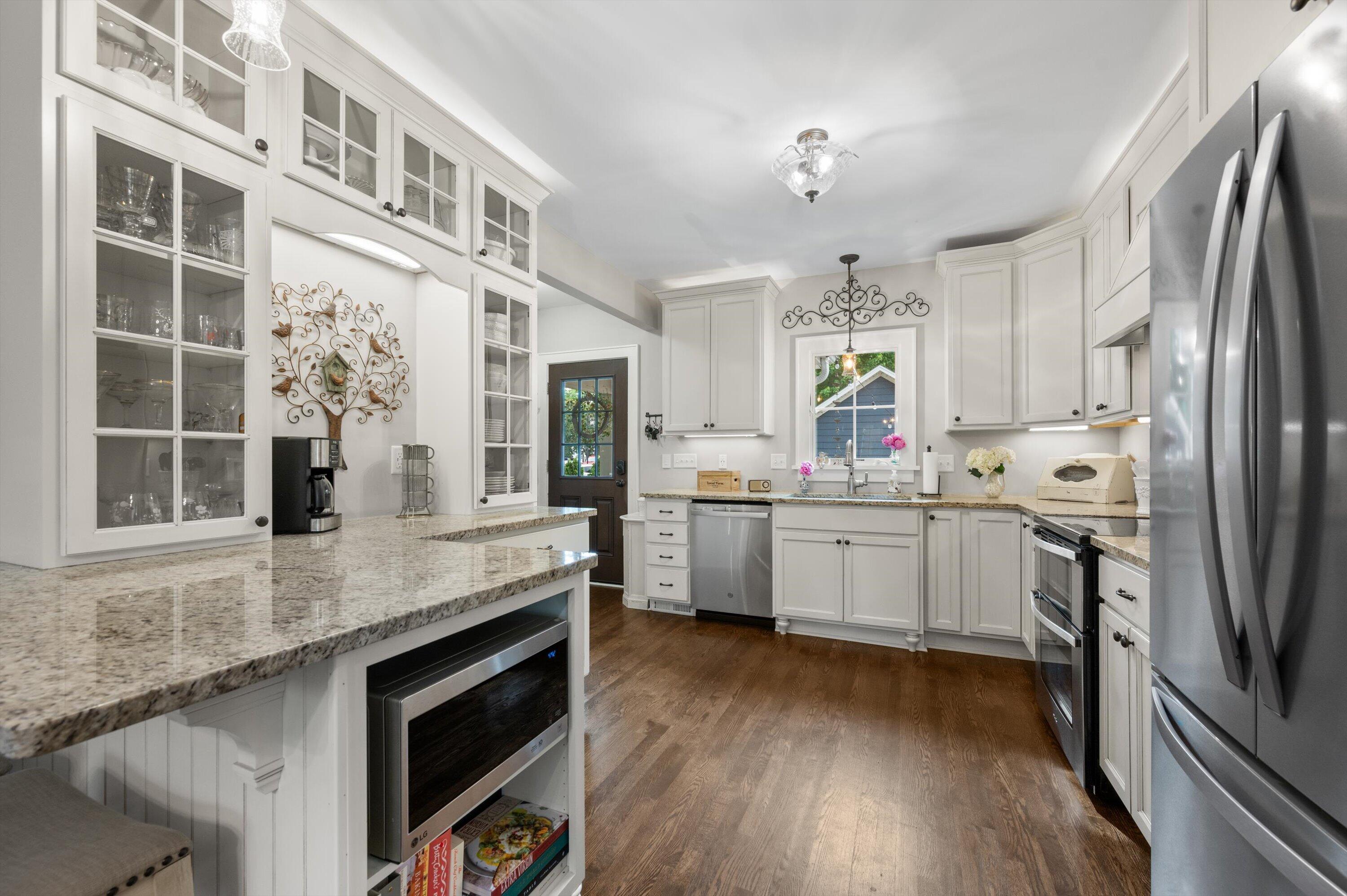 102 Woodland Ln