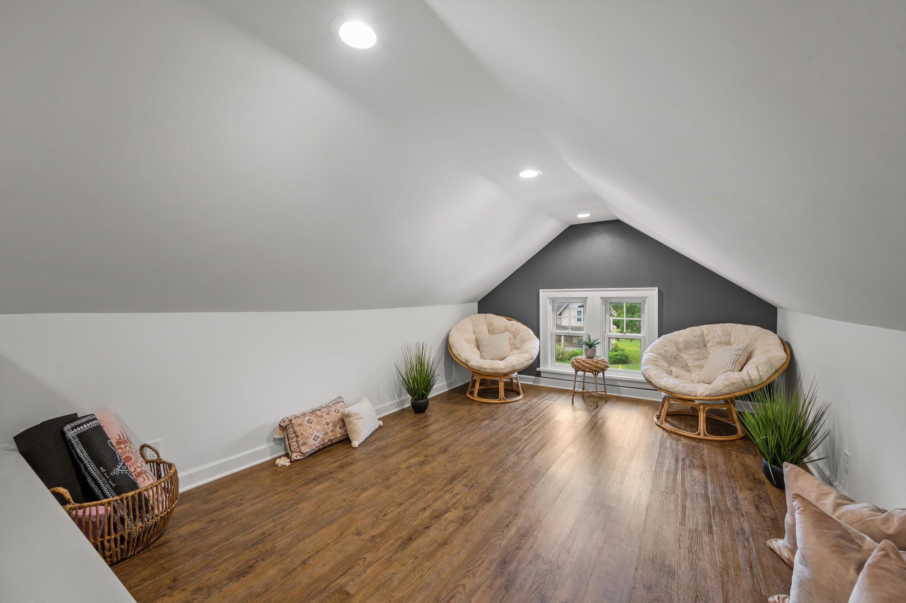 102 Woodland Ln