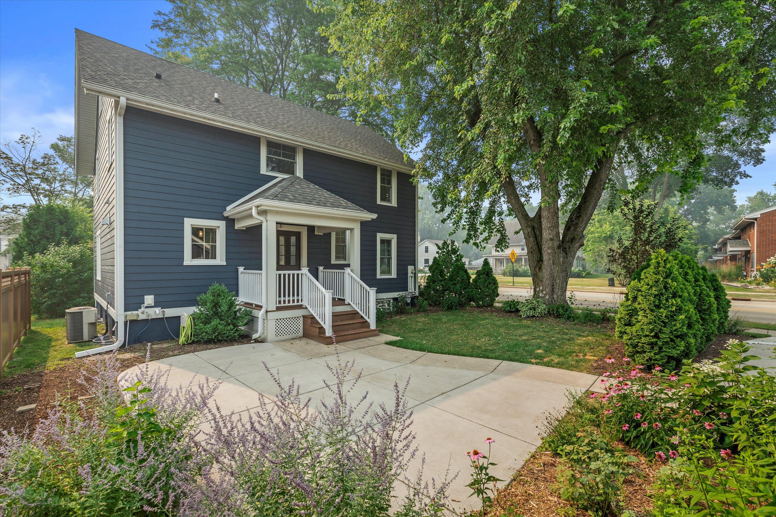 102 Woodland Ln