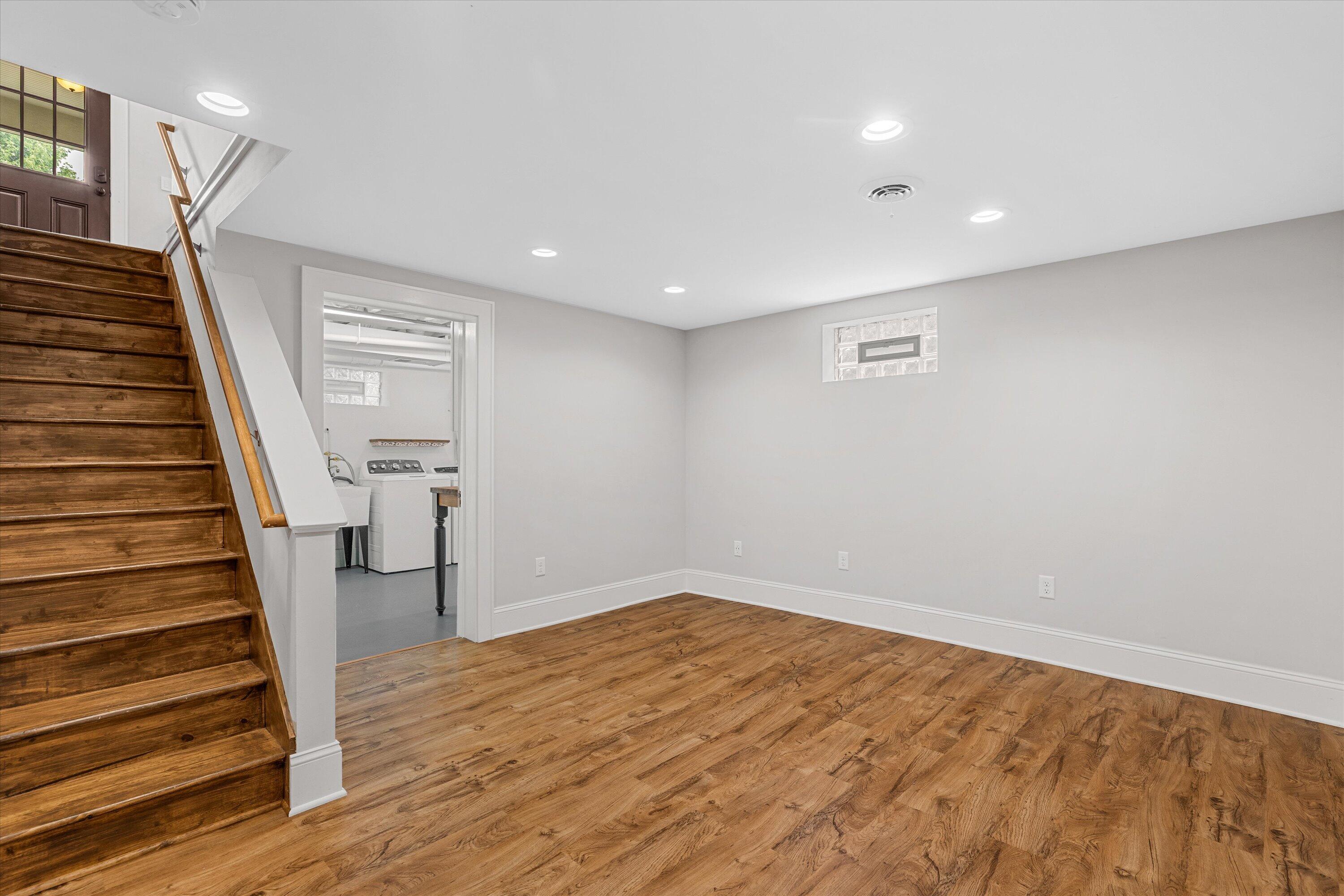 102 Woodland Ln