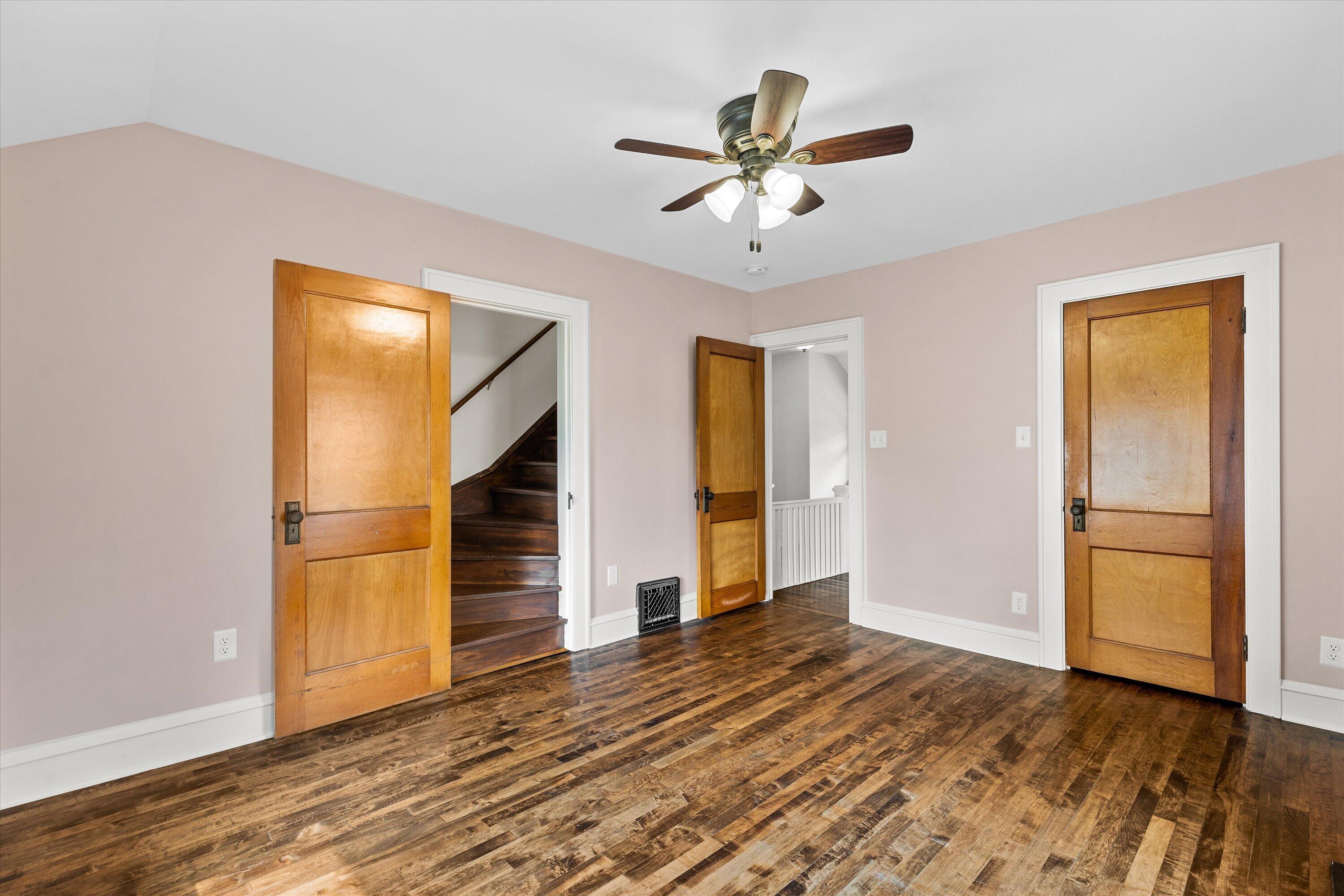 102 Woodland Ln