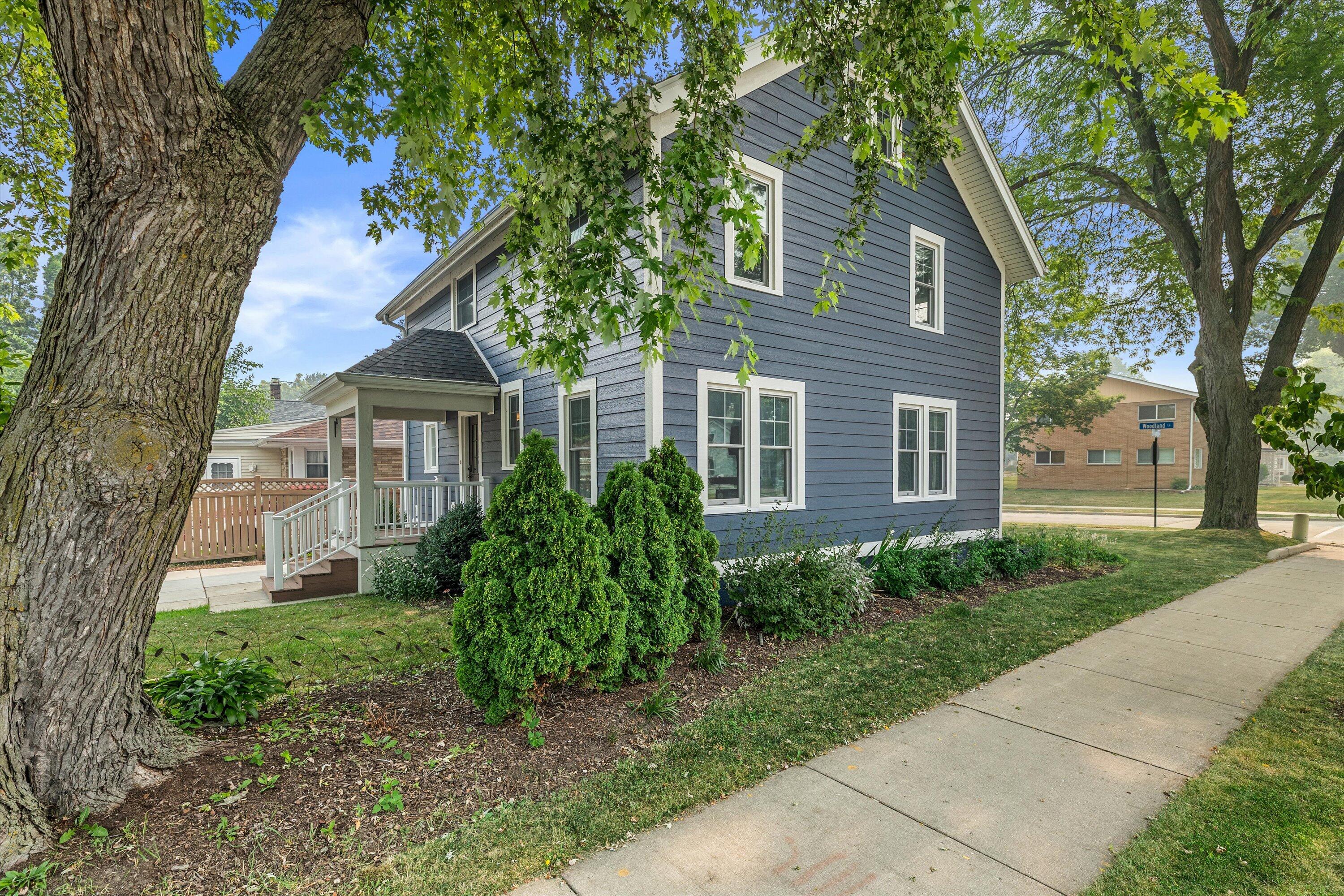 102 Woodland Ln