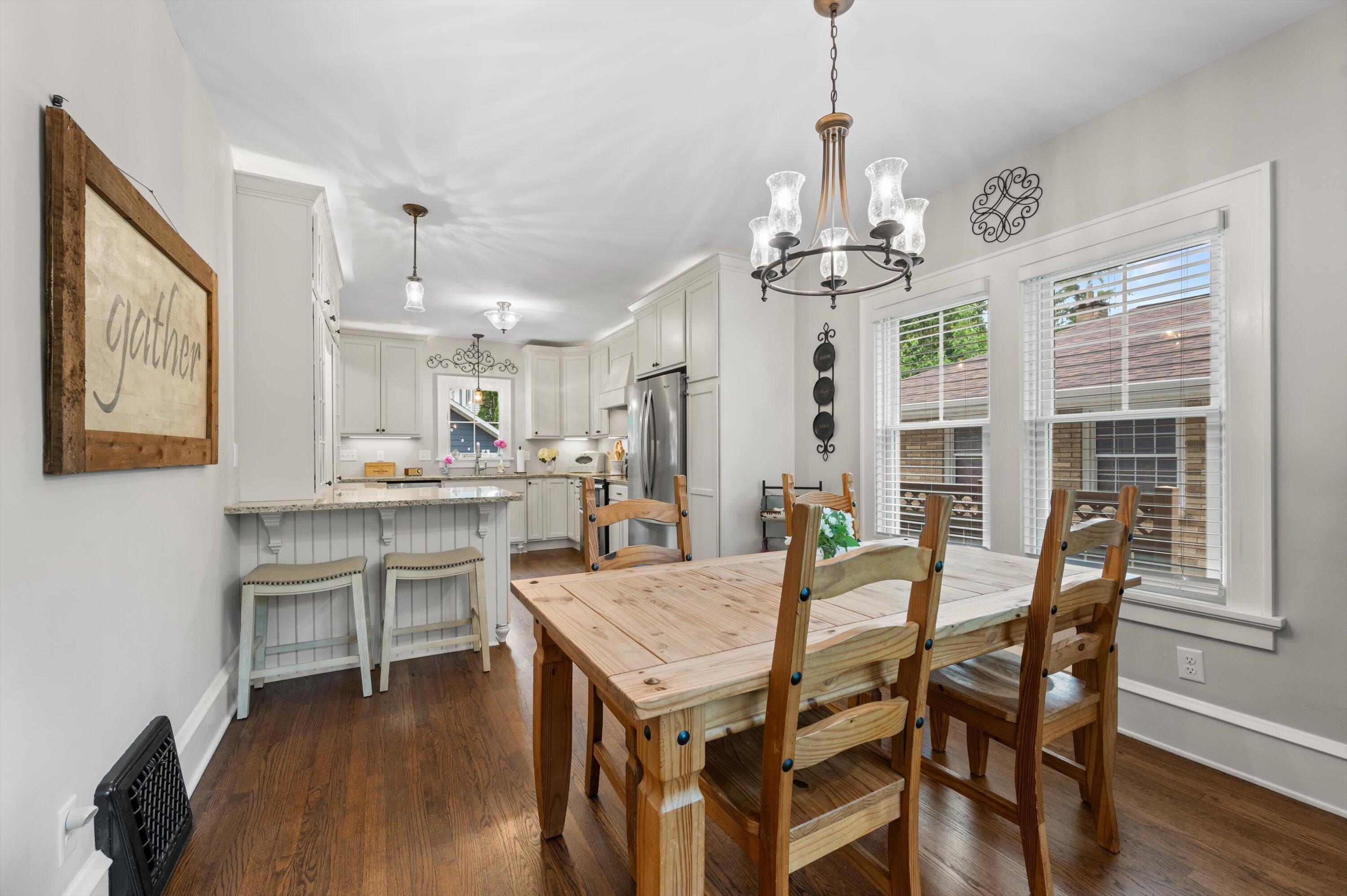 102 Woodland Ln
