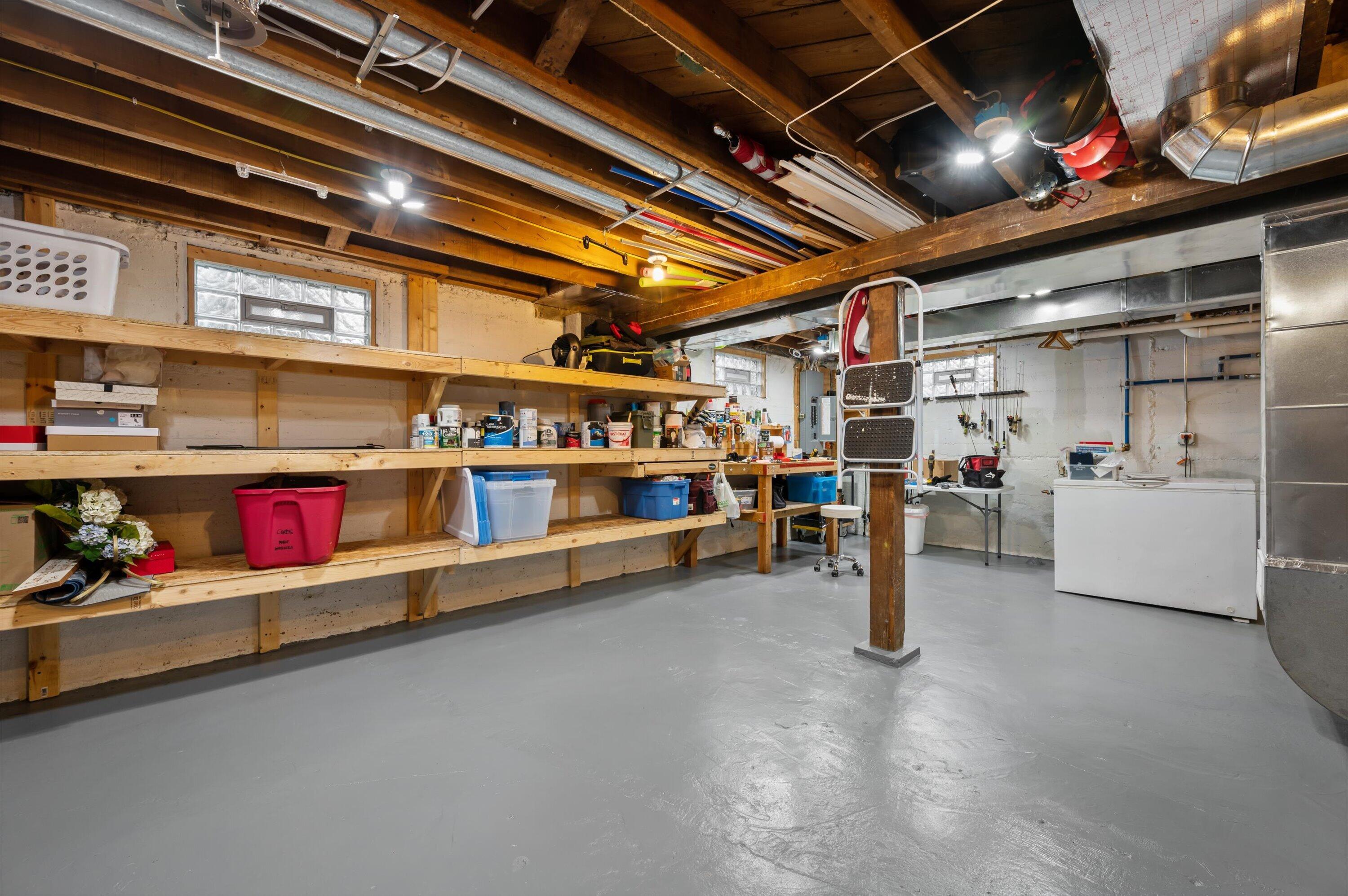 102 Woodland Ln