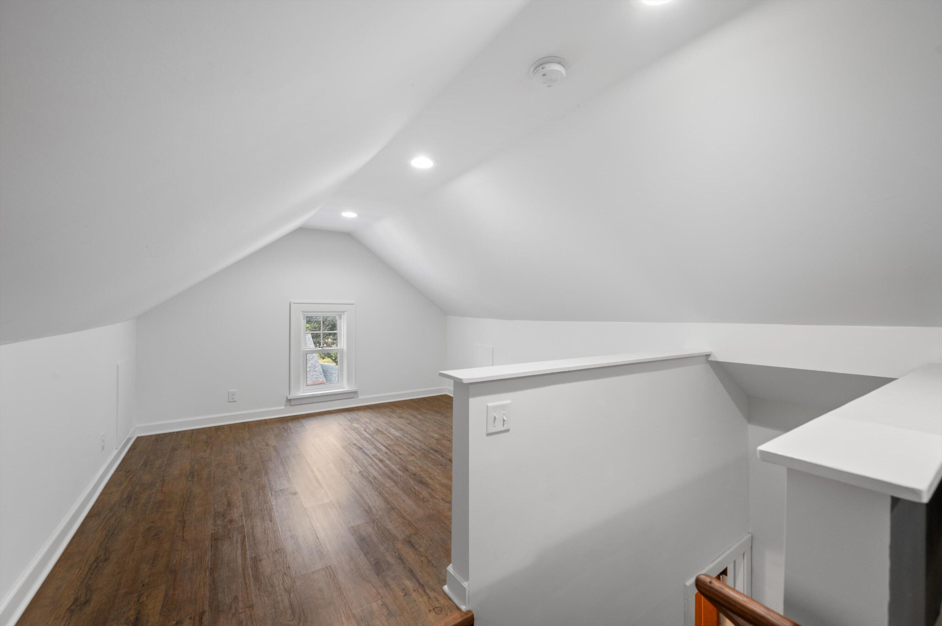 102 Woodland Ln