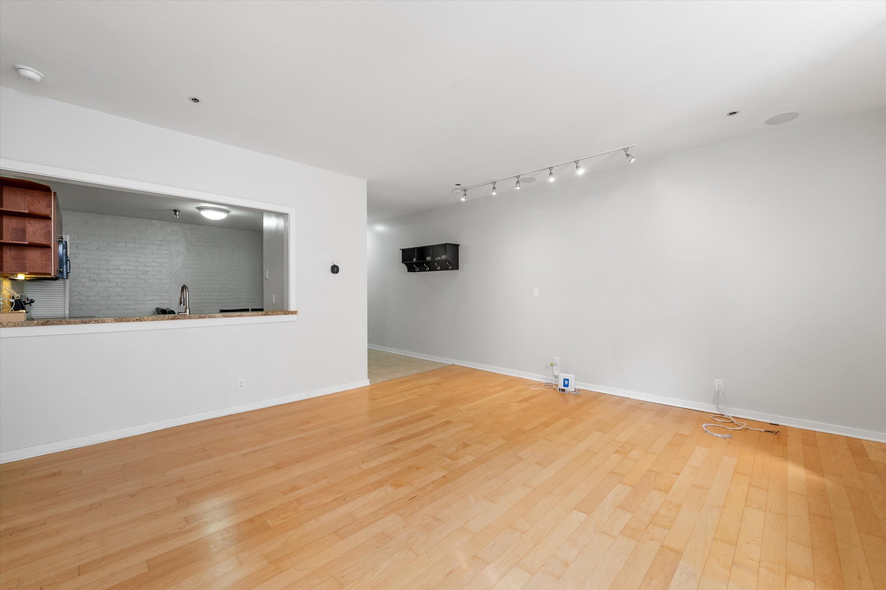 234 N Broadway -, 418
