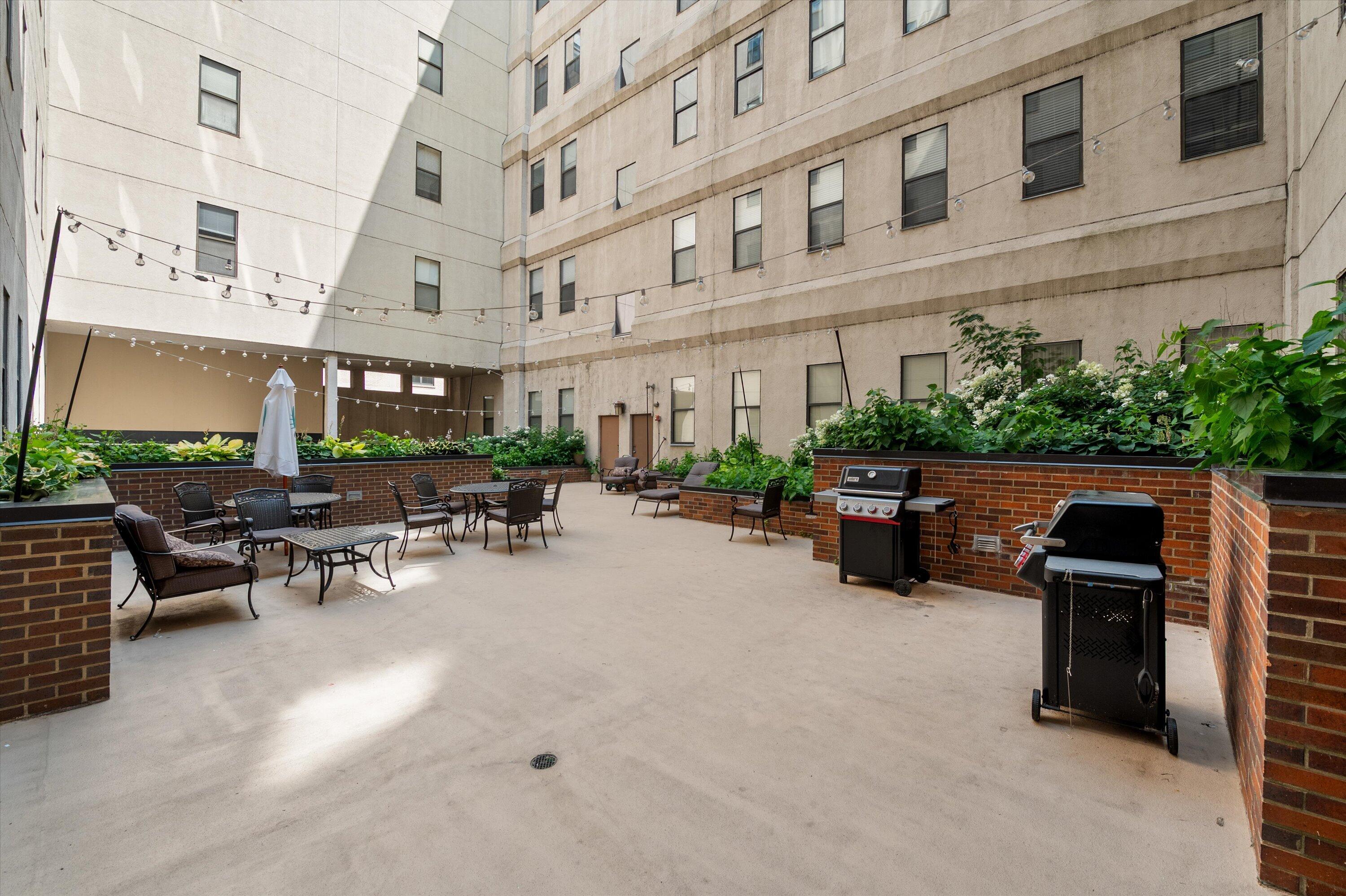234 N Broadway -, 418