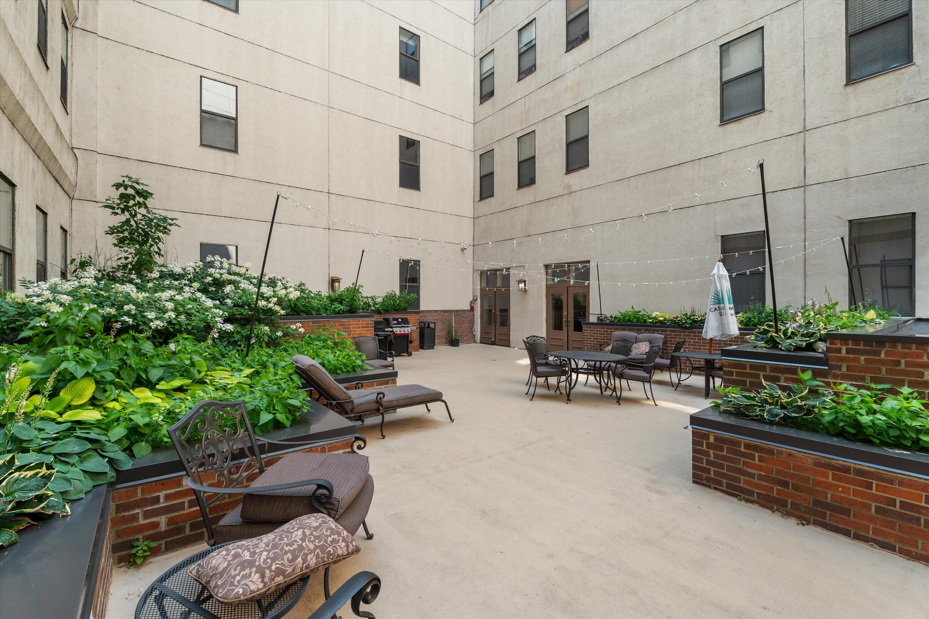 234 N Broadway -, 418