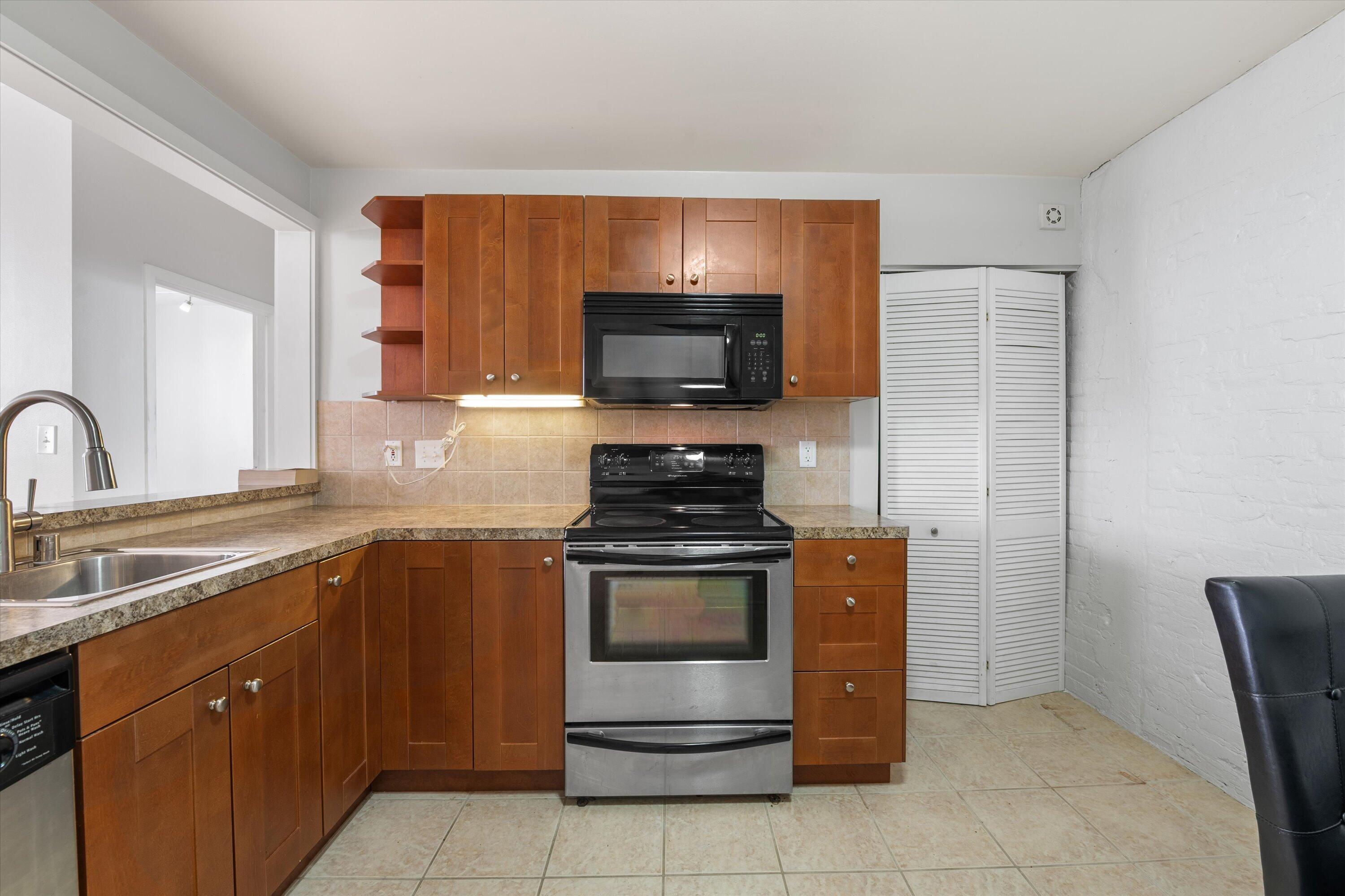 234 N Broadway -, 418
