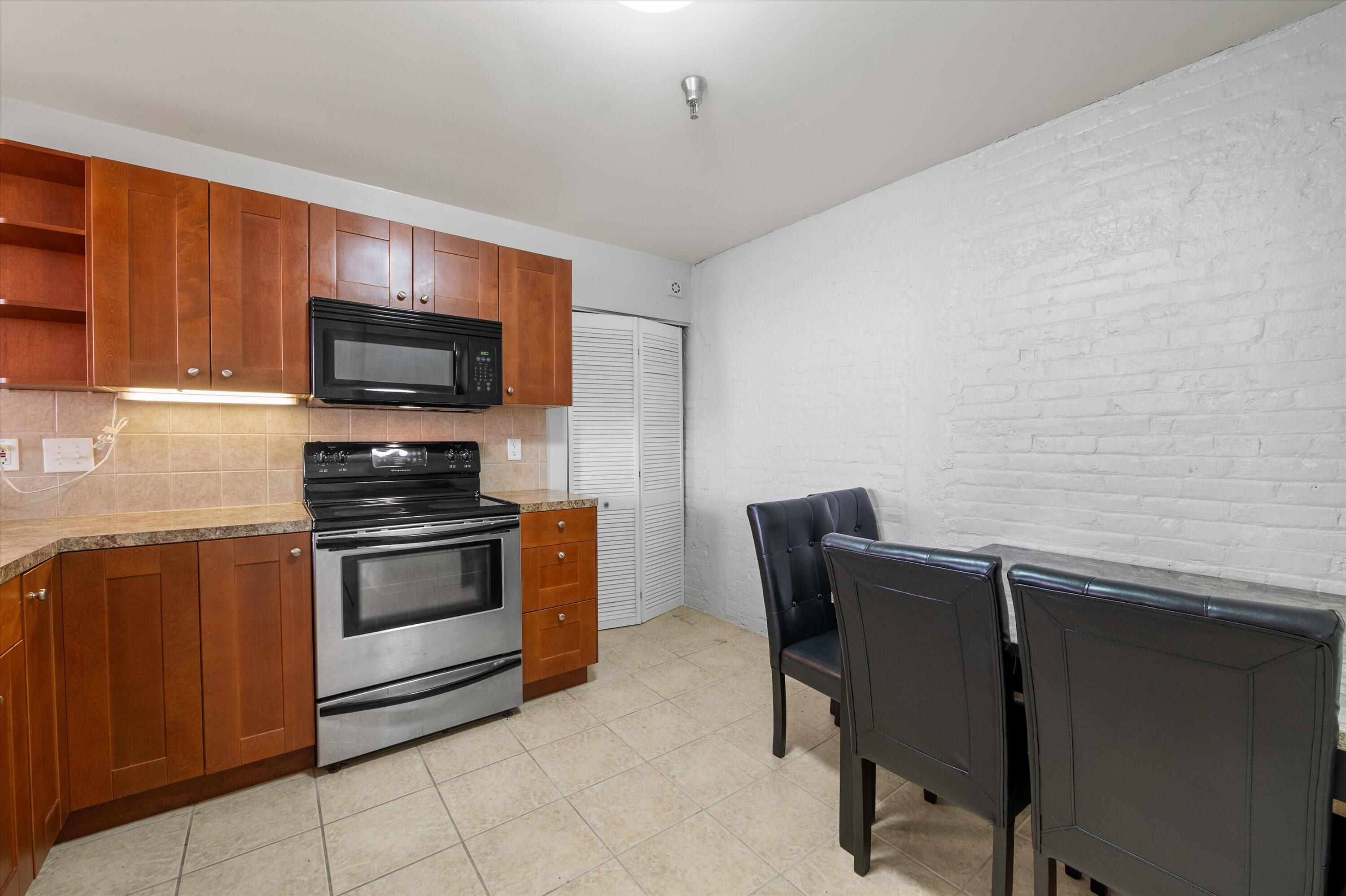 234 N Broadway -, 418
