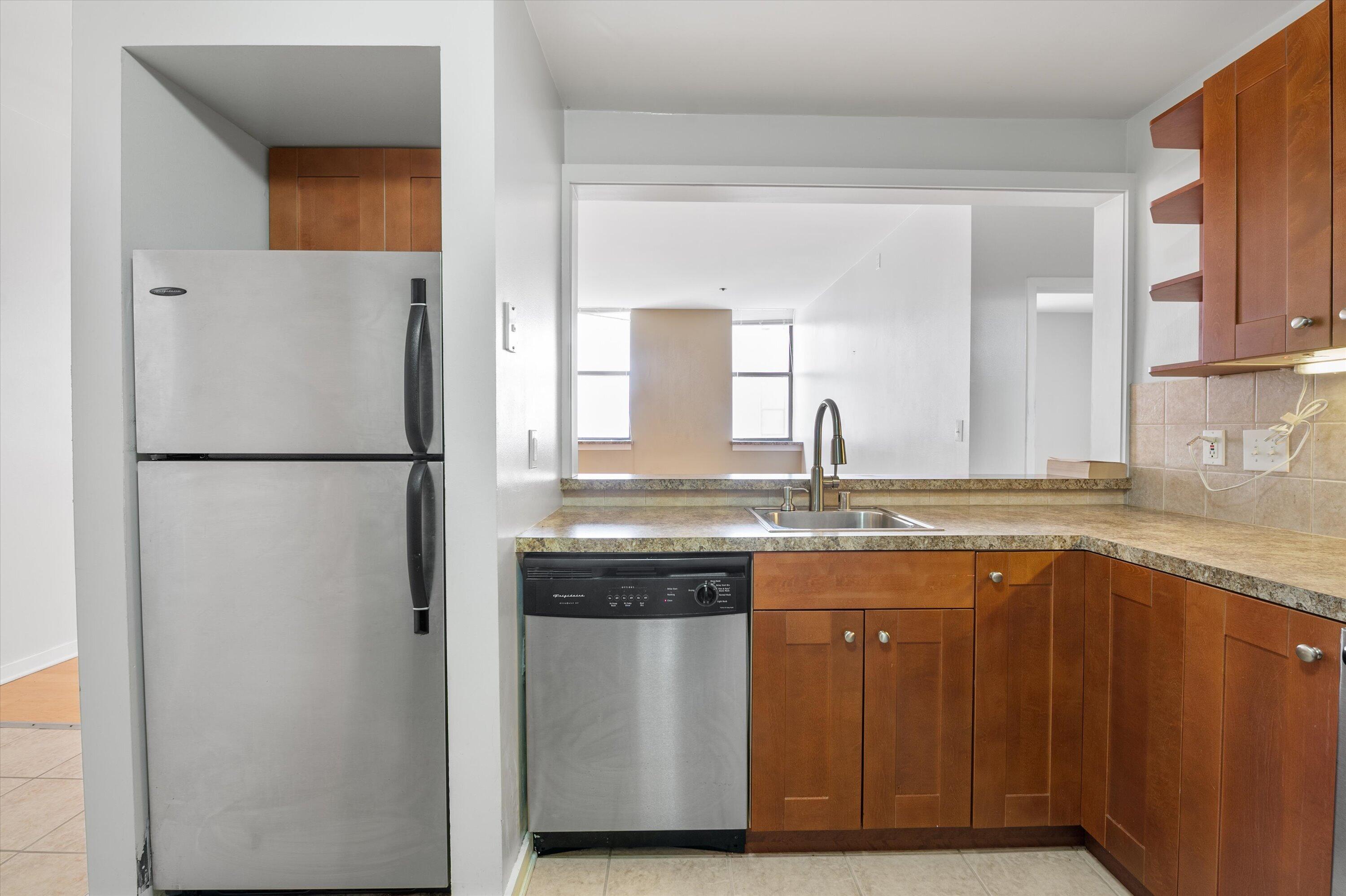 234 N Broadway -, 418