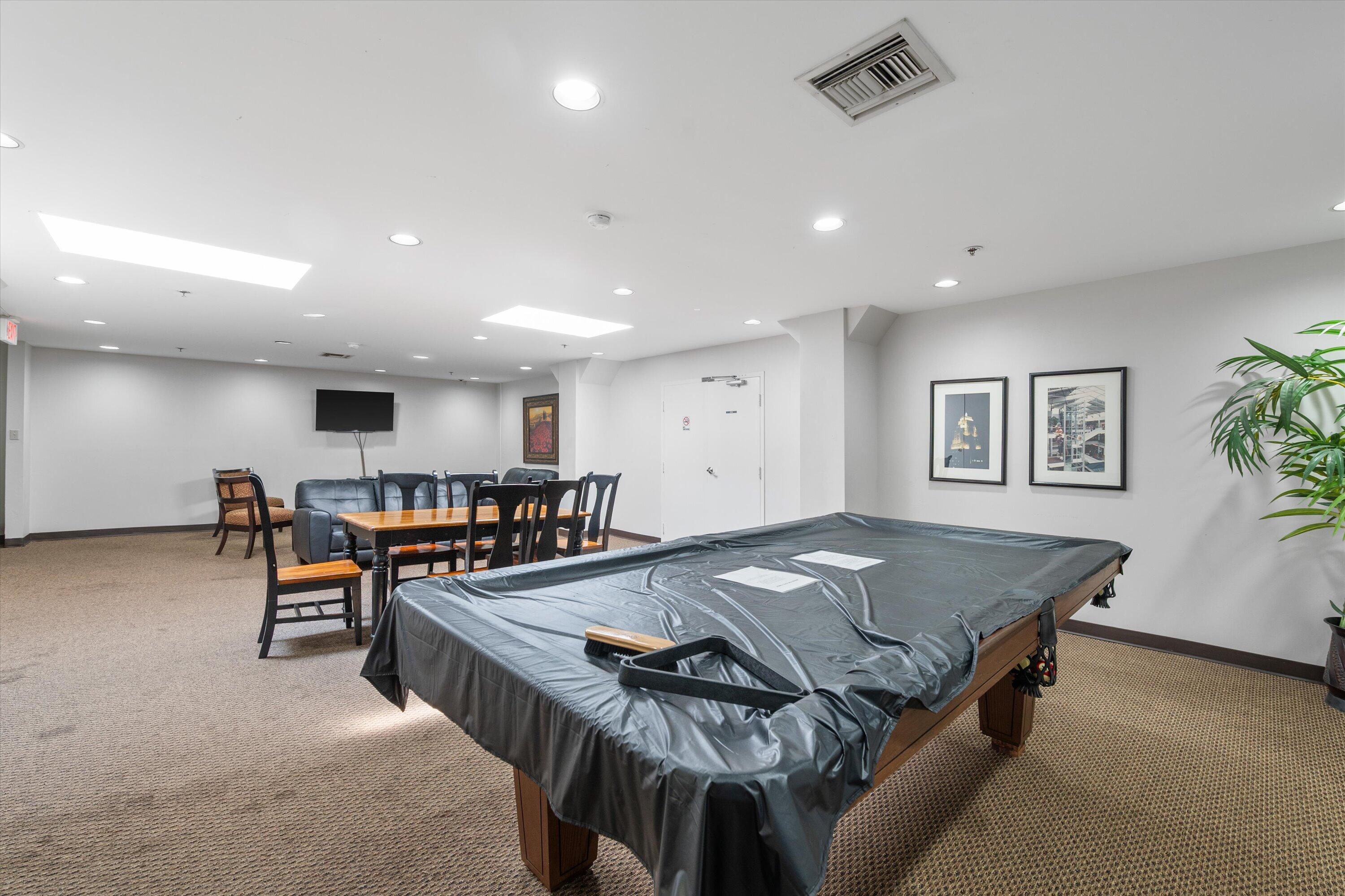 234 N Broadway -, 418